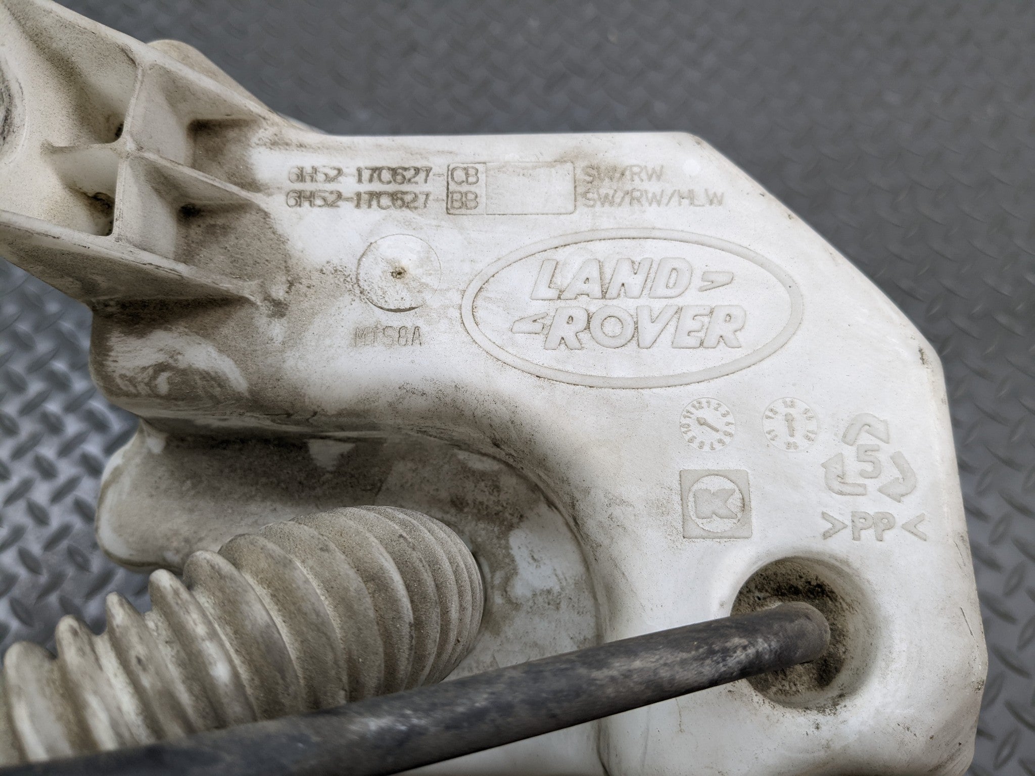 2008 - 2015 LAND ROVER LR2 OEM WINDSHIELD WASHER FLUID TANK RESERVOIR WITH PUMP