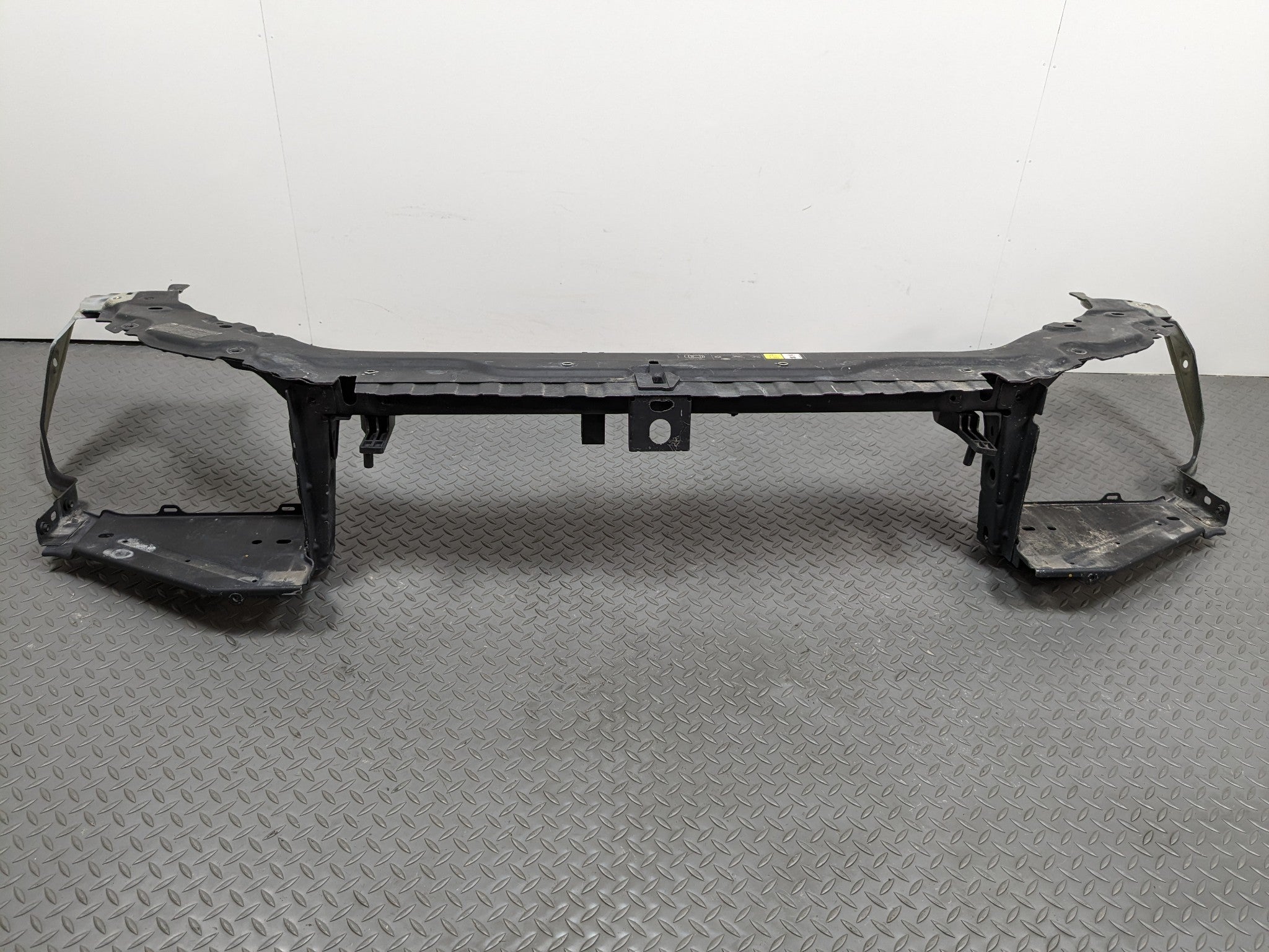 2008 - 2015 LAND ROVER LR2 OEM RADIATOR CORE FRONT HEADER PANEL FITS ASSEMBLY