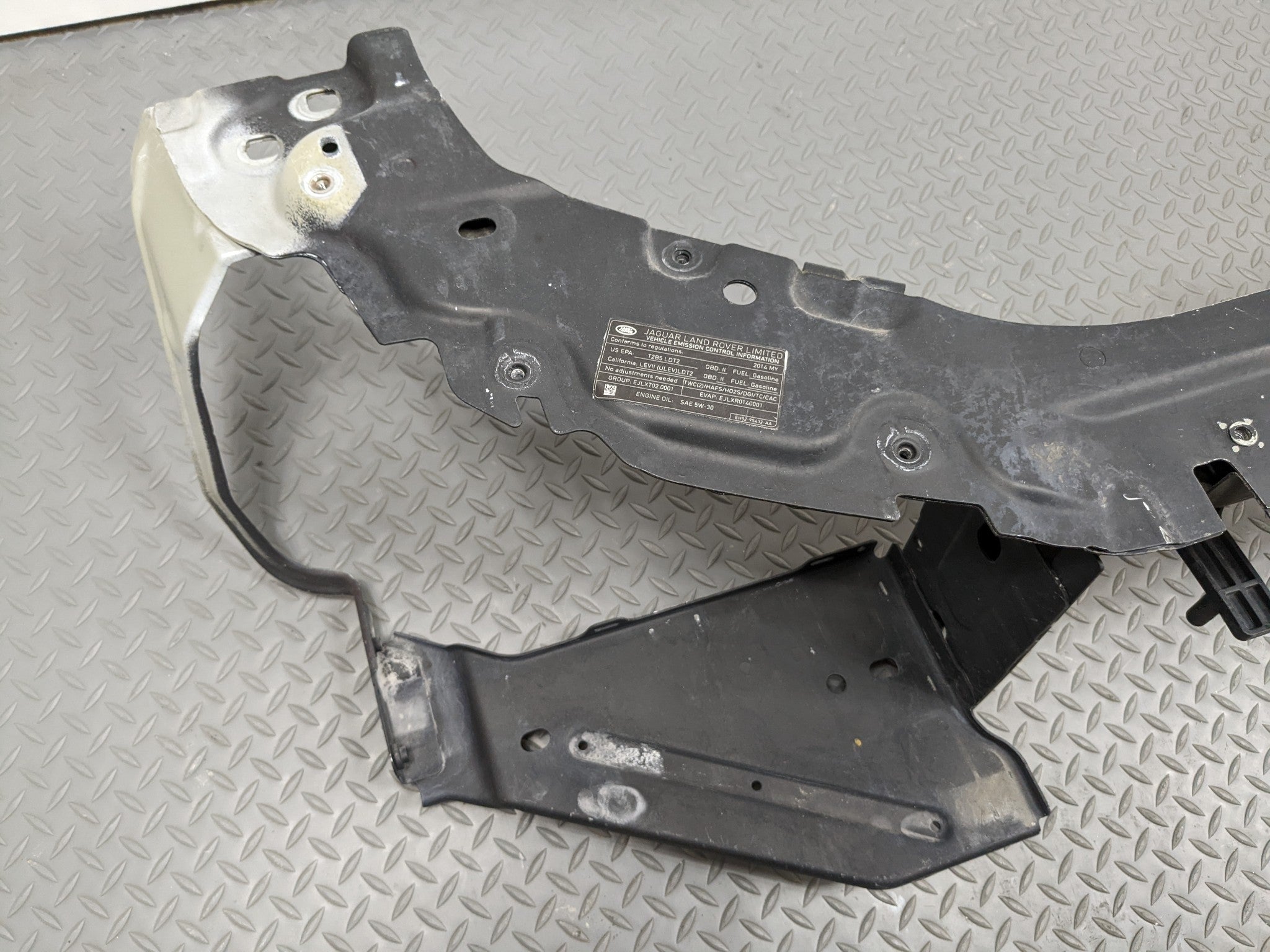 2008 - 2015 LAND ROVER LR2 OEM RADIATOR CORE FRONT HEADER PANEL FITS ASSEMBLY