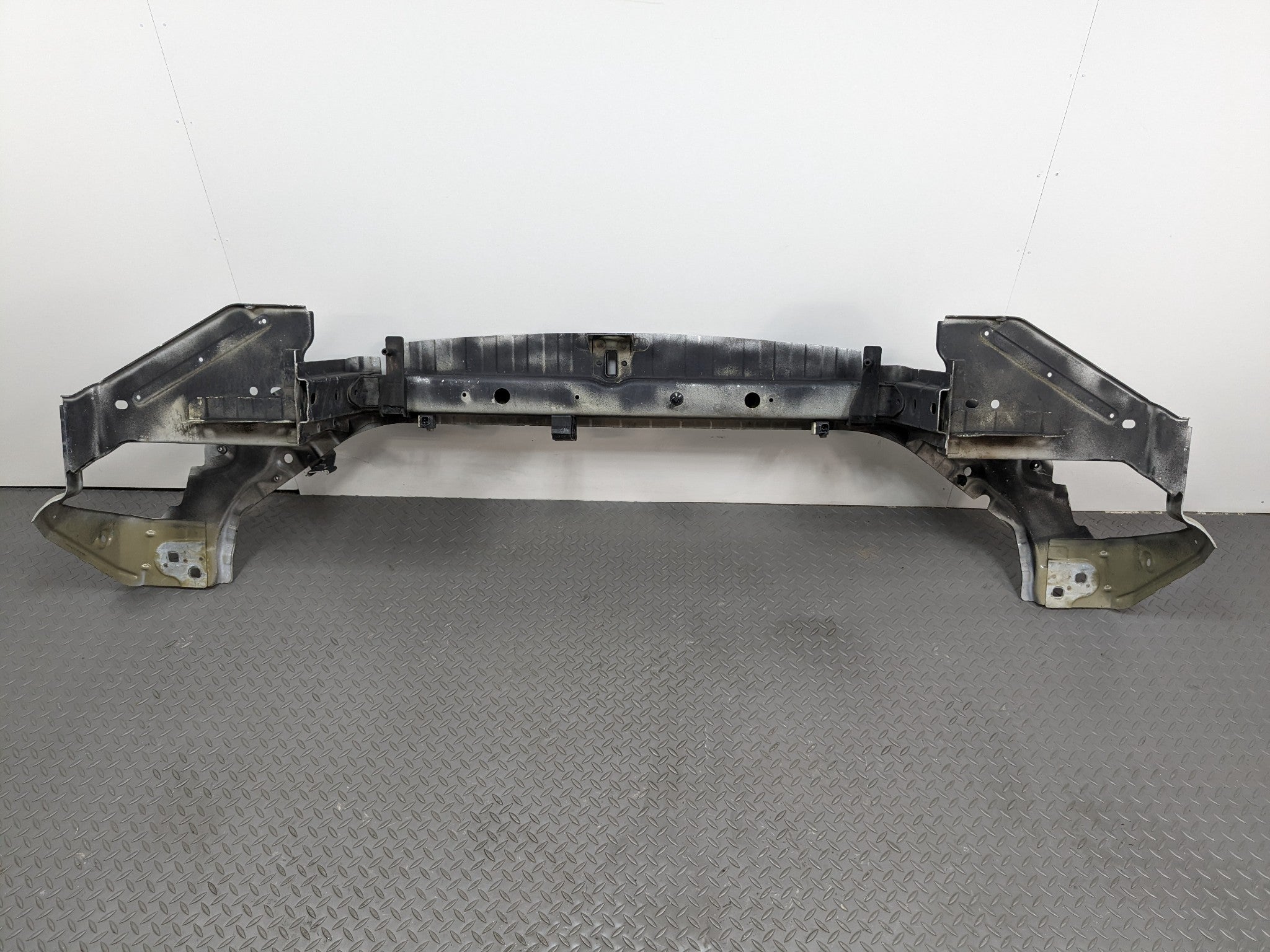 2008 - 2015 LAND ROVER LR2 OEM RADIATOR CORE FRONT HEADER PANEL FITS ASSEMBLY