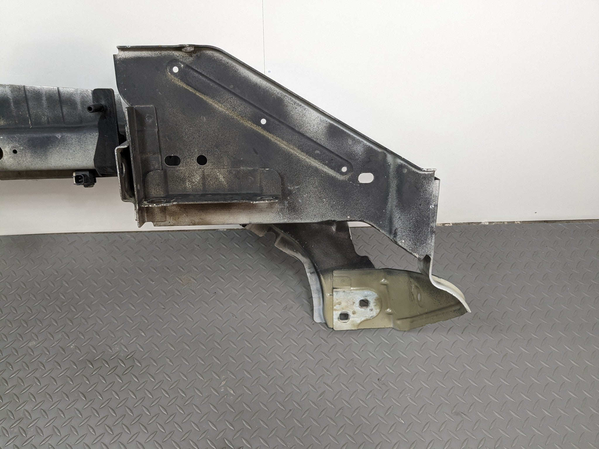 2008 - 2015 LAND ROVER LR2 OEM RADIATOR CORE FRONT HEADER PANEL FITS ASSEMBLY