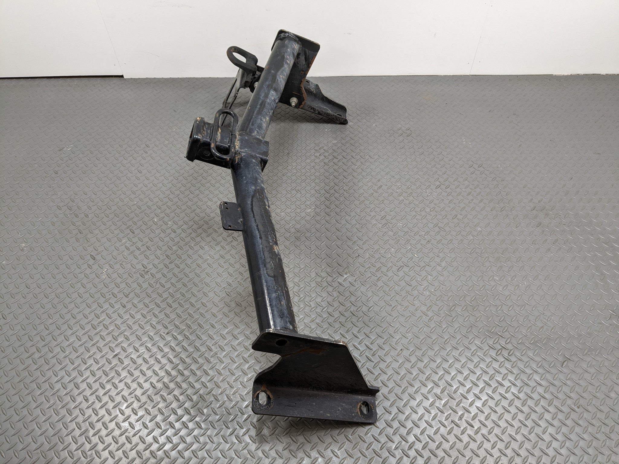 08 - 15 LAND ROVER LR2 OEM TOWING TRAILER HITCH BAR REAR BUMPER REINFORCEMENT