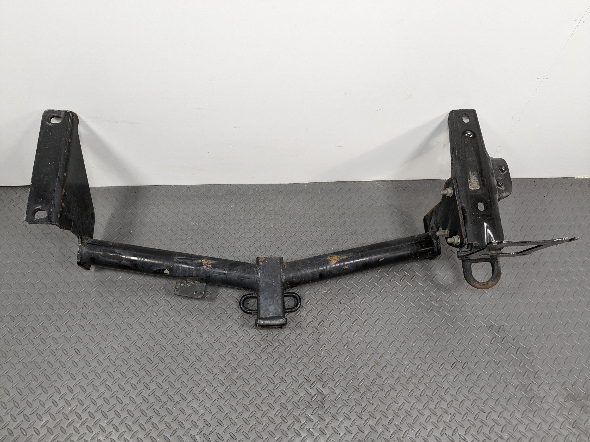08 - 15 LAND ROVER LR2 OEM TOWING TRAILER HITCH BAR REAR BUMPER REINFORCEMENT