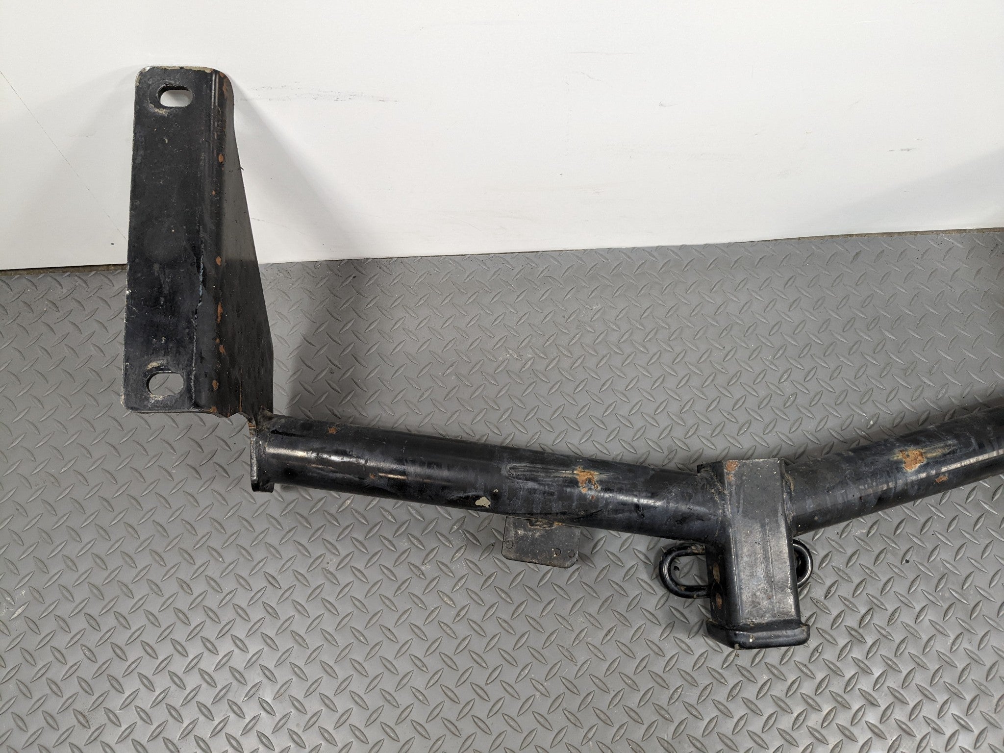 08 - 15 LAND ROVER LR2 OEM TOWING TRAILER HITCH BAR REAR BUMPER REINFORCEMENT