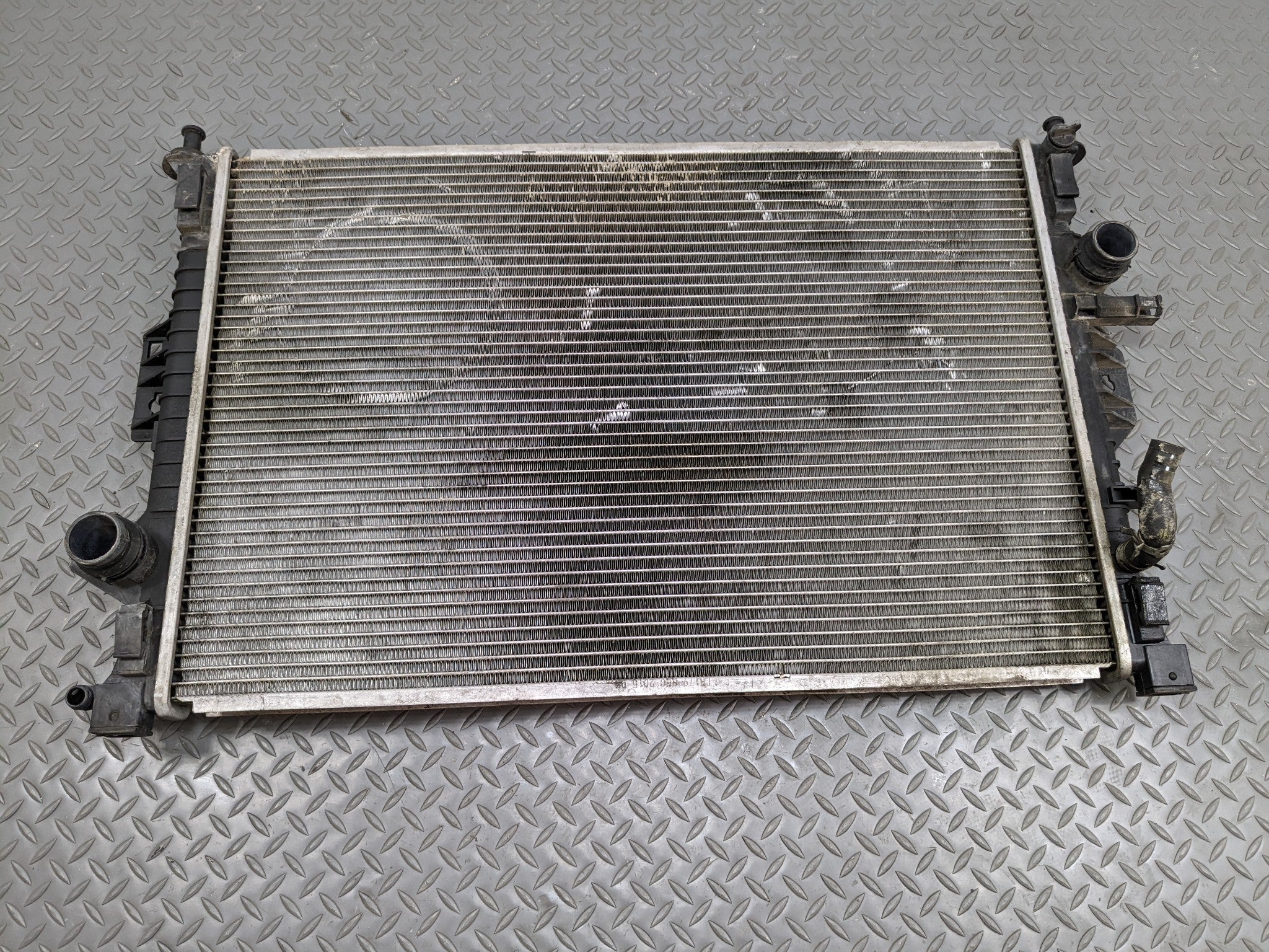 2008 - 2015 LAND ROVER LR2 OEM ENGINE MOTOR COOLING RADIATOR ASSEMBLY