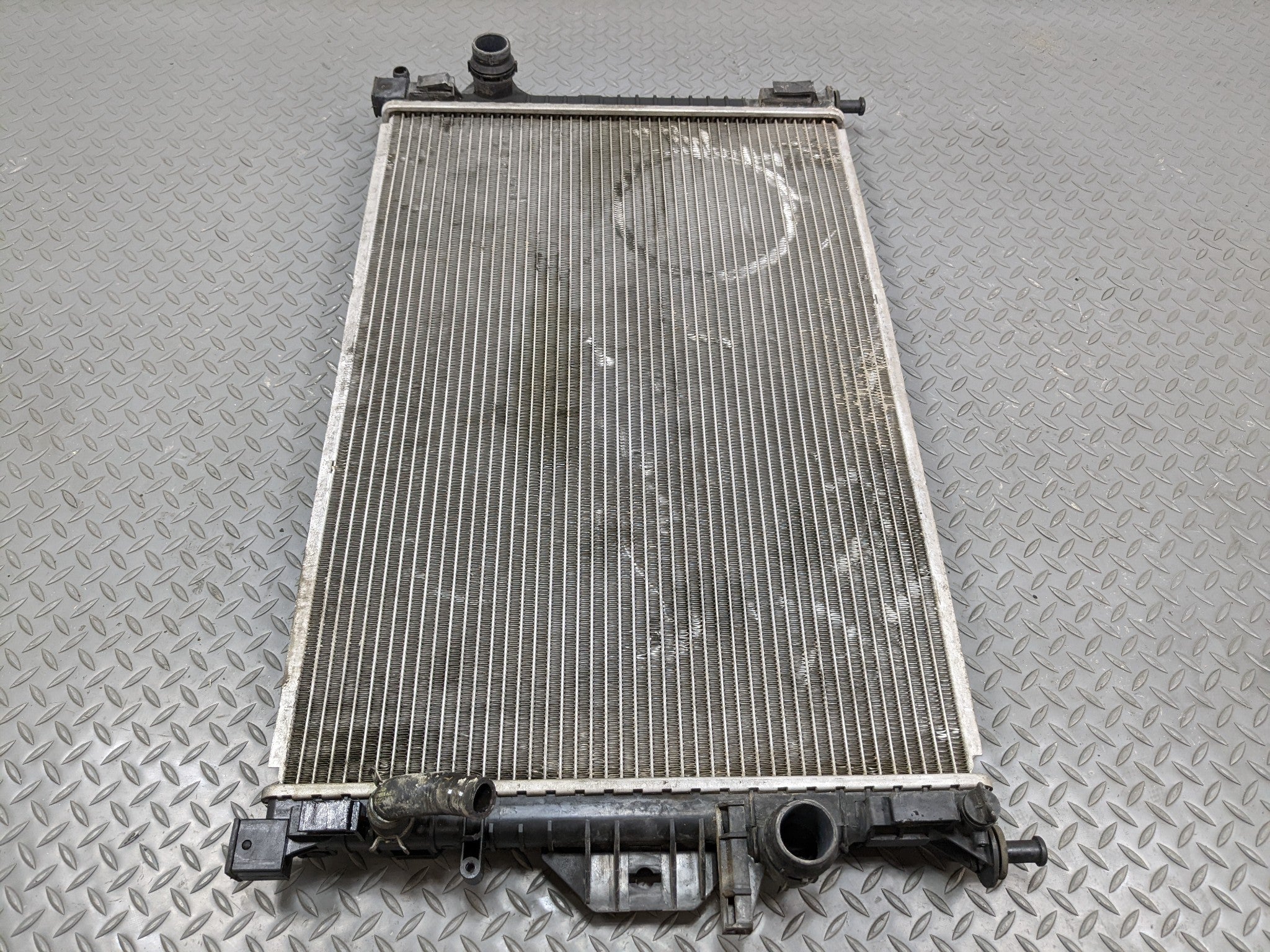 2008 - 2015 LAND ROVER LR2 OEM ENGINE MOTOR COOLING RADIATOR ASSEMBLY