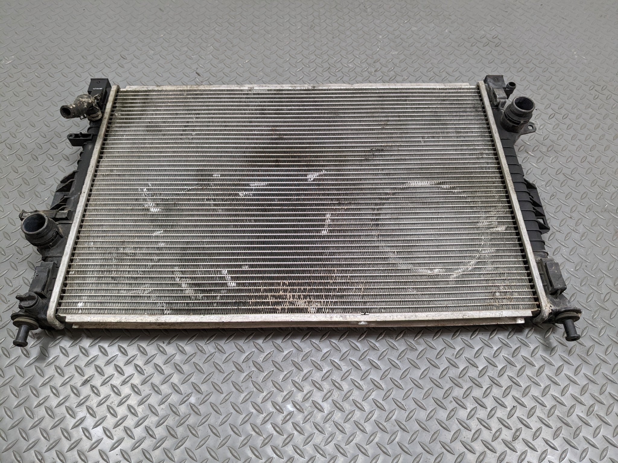 2008 - 2015 LAND ROVER LR2 OEM ENGINE MOTOR COOLING RADIATOR ASSEMBLY