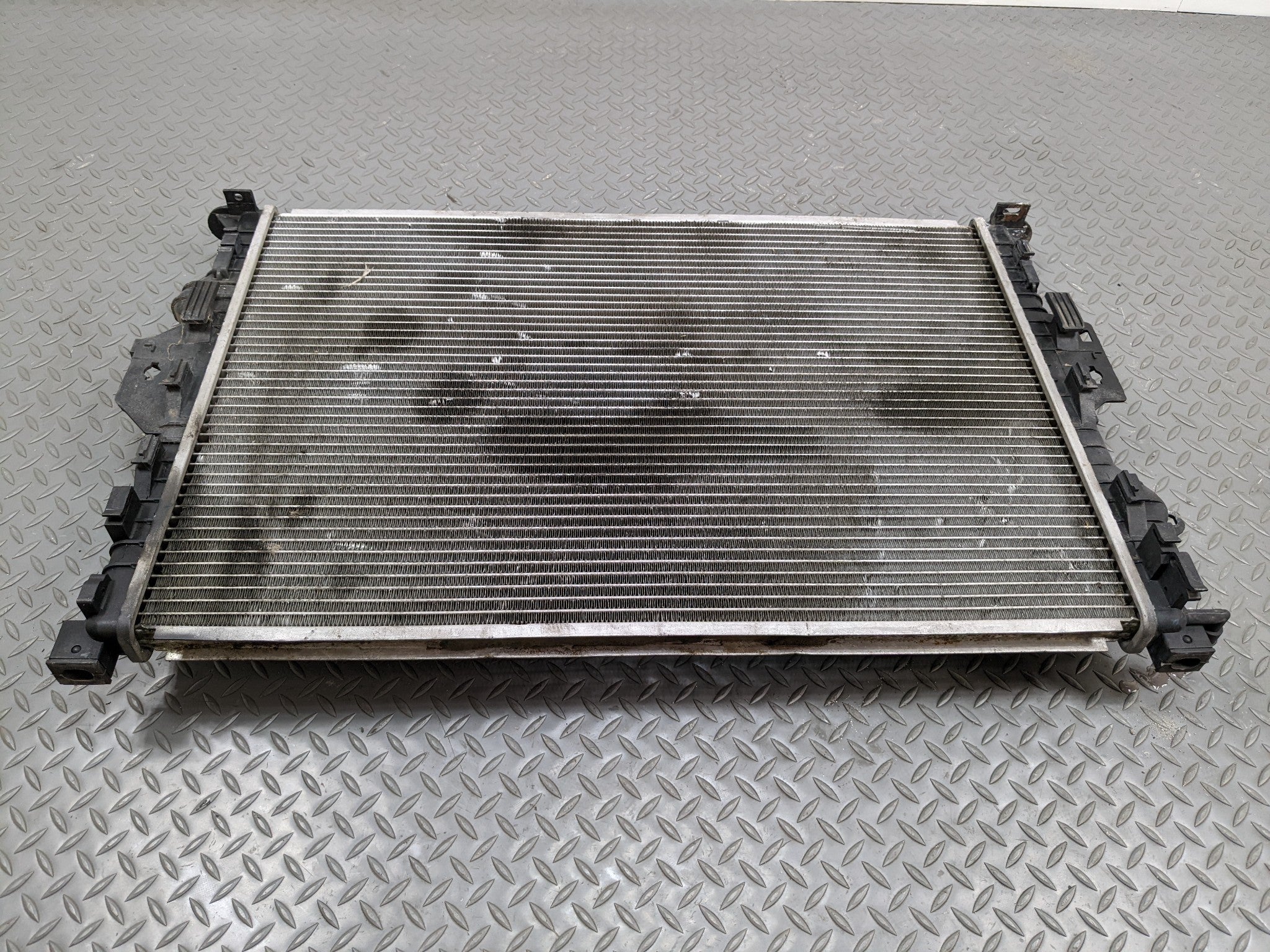 2008 - 2015 LAND ROVER LR2 OEM ENGINE MOTOR COOLING RADIATOR ASSEMBLY