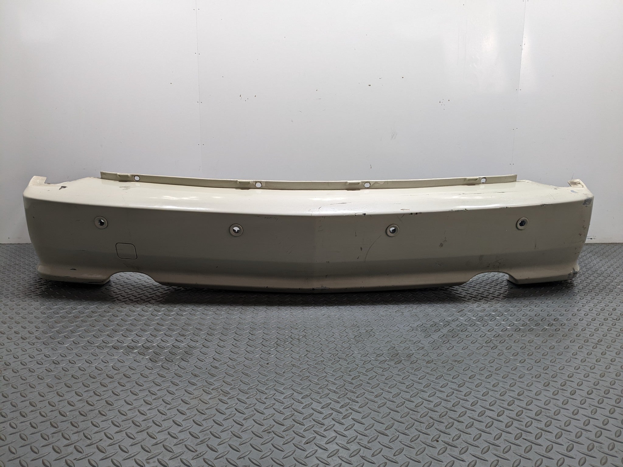 2004 - 2009 CADILLAC SRX OEM REAR BUMPER LOWER COVER PANEL WHITE DIAMOND PEARL