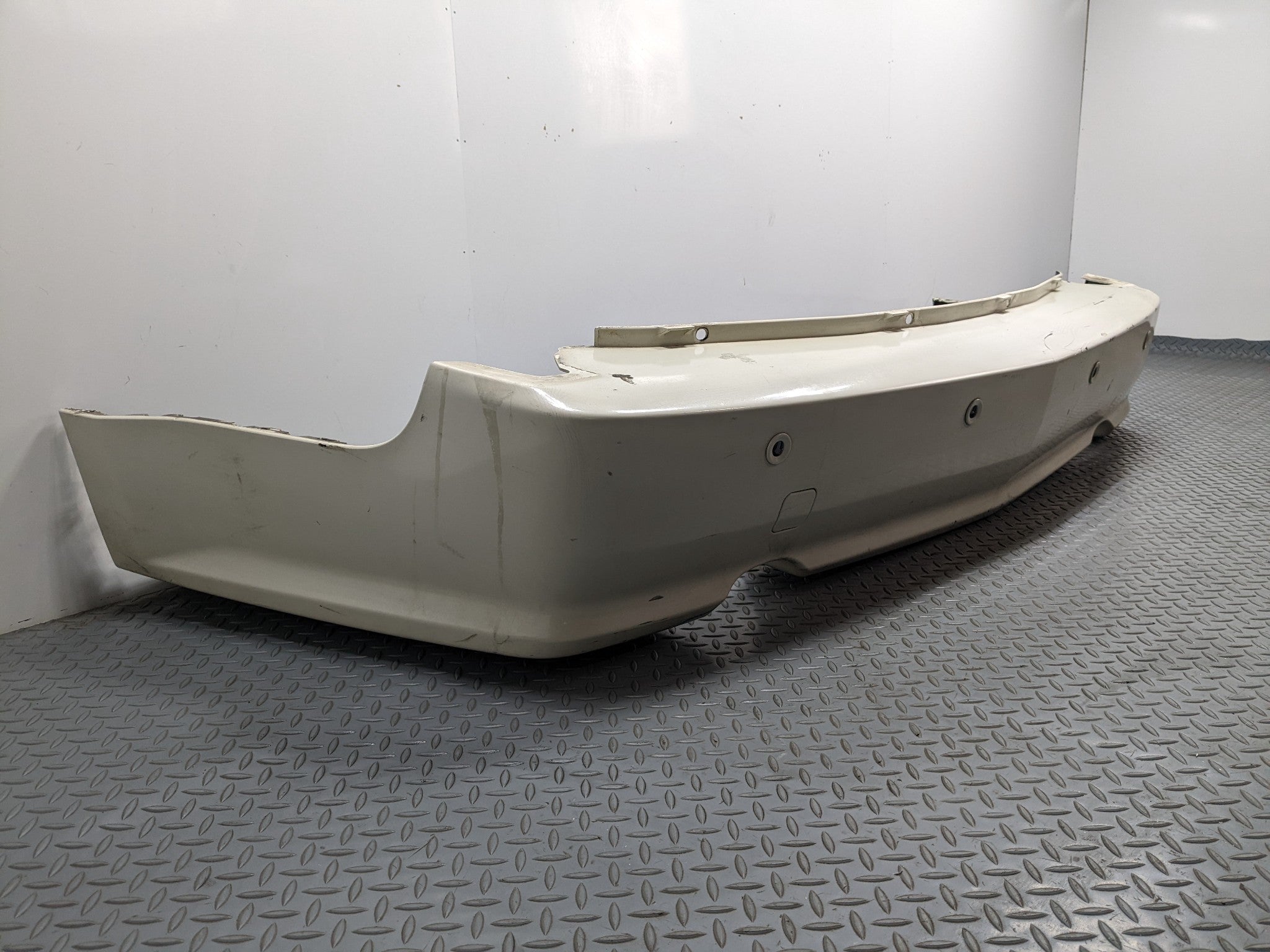 2004 - 2009 CADILLAC SRX OEM REAR BUMPER LOWER COVER PANEL WHITE DIAMOND PEARL