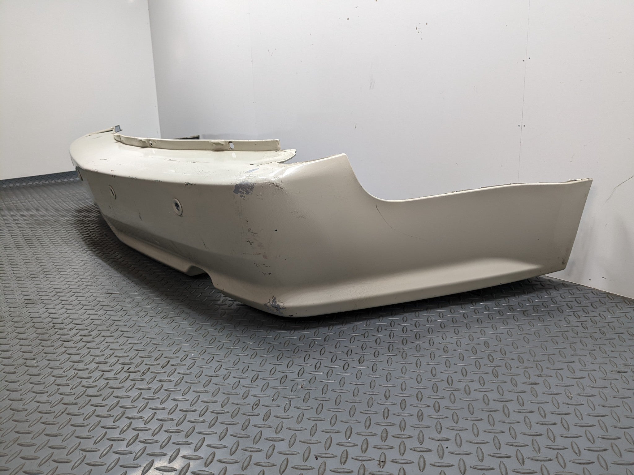 2004 - 2009 CADILLAC SRX OEM REAR BUMPER LOWER COVER PANEL WHITE DIAMOND PEARL