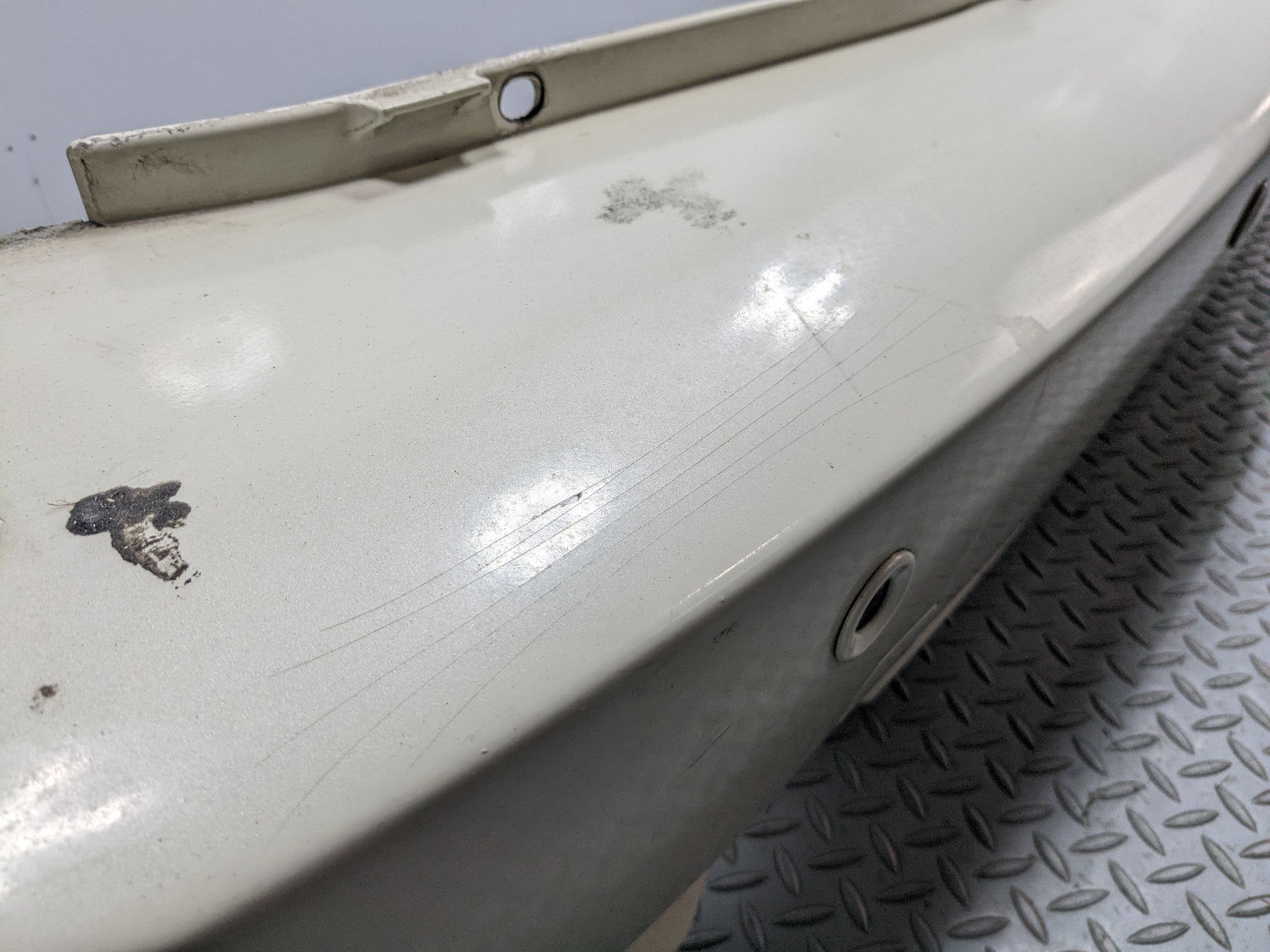 2004 - 2009 CADILLAC SRX OEM REAR BUMPER LOWER COVER PANEL WHITE DIAMOND PEARL