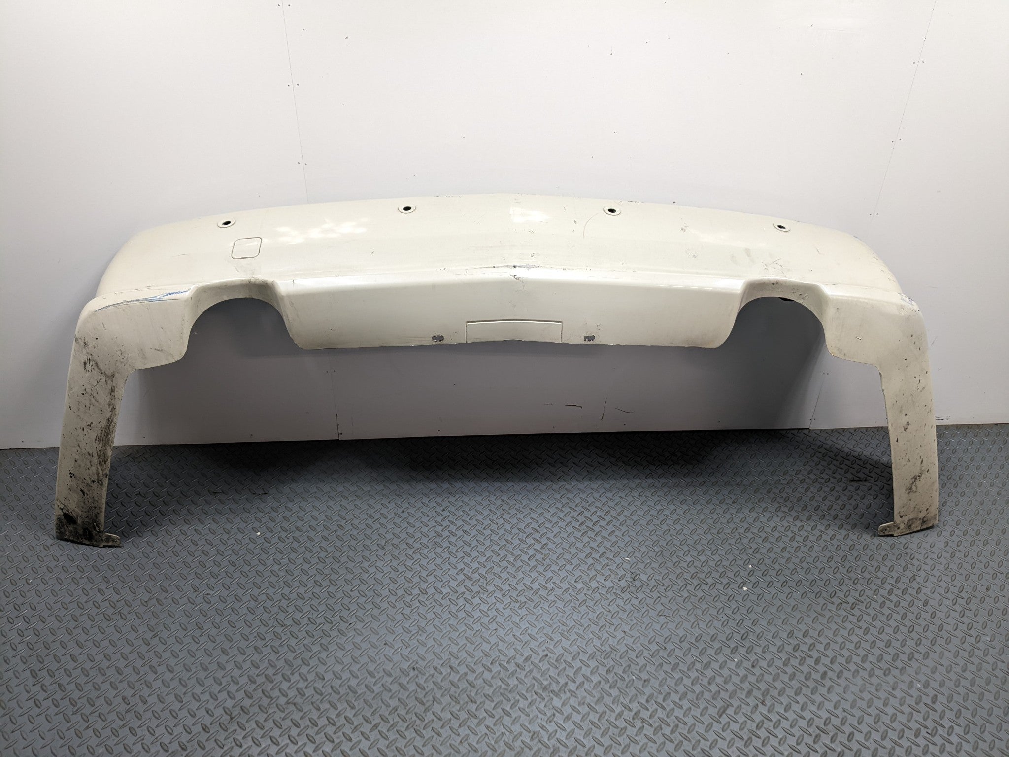 2004 - 2009 CADILLAC SRX OEM REAR BUMPER LOWER COVER PANEL WHITE DIAMOND PEARL