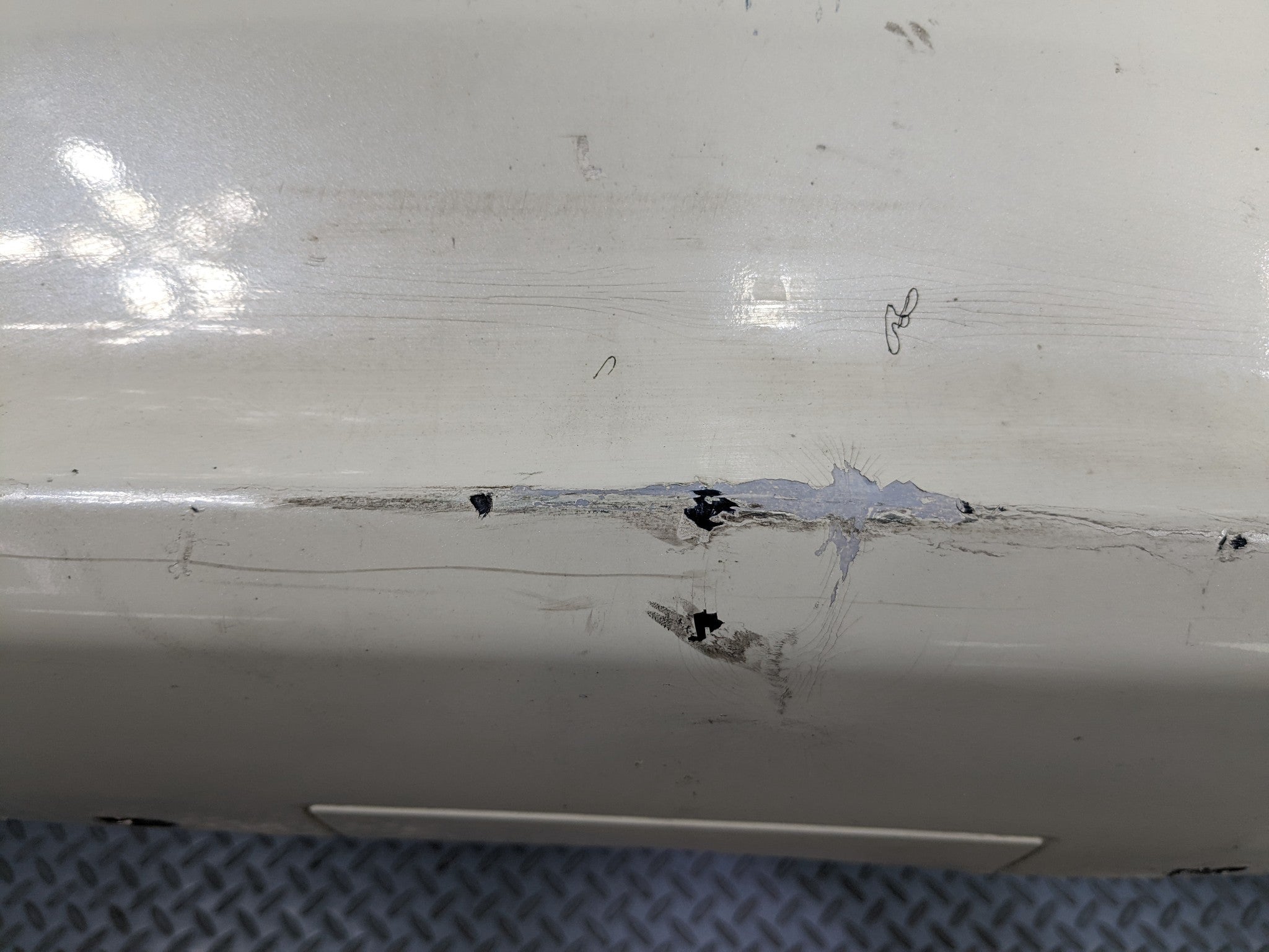 2004 - 2009 CADILLAC SRX OEM REAR BUMPER LOWER COVER PANEL WHITE DIAMOND PEARL