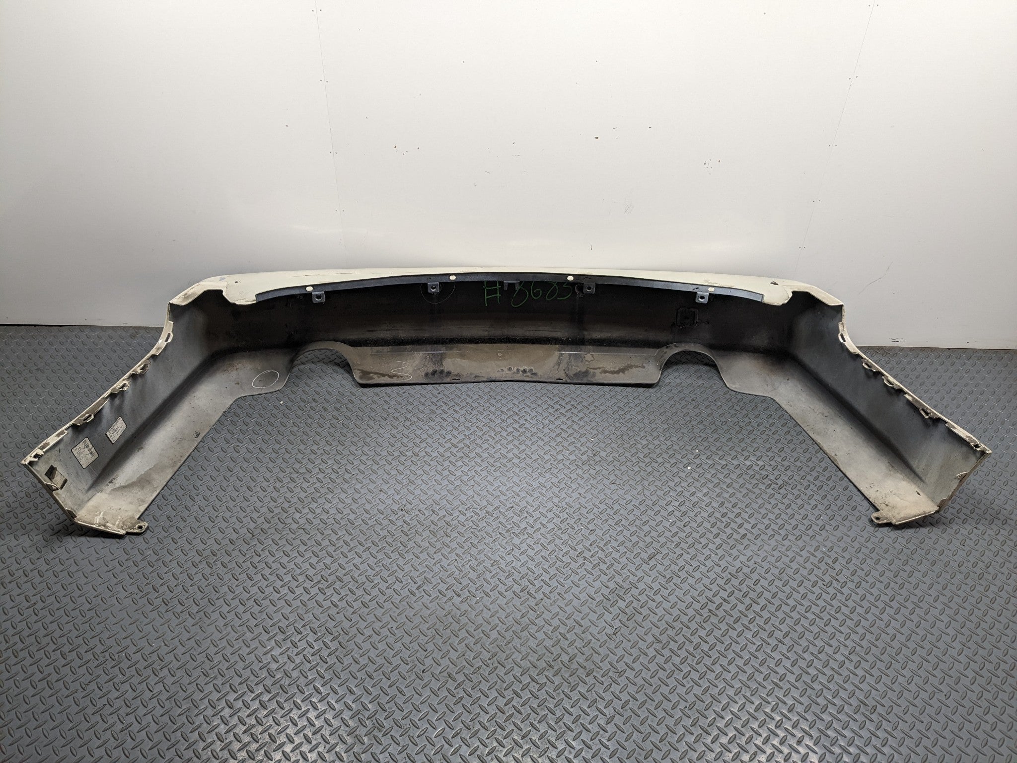 2004 - 2009 CADILLAC SRX OEM REAR BUMPER LOWER COVER PANEL WHITE DIAMOND PEARL