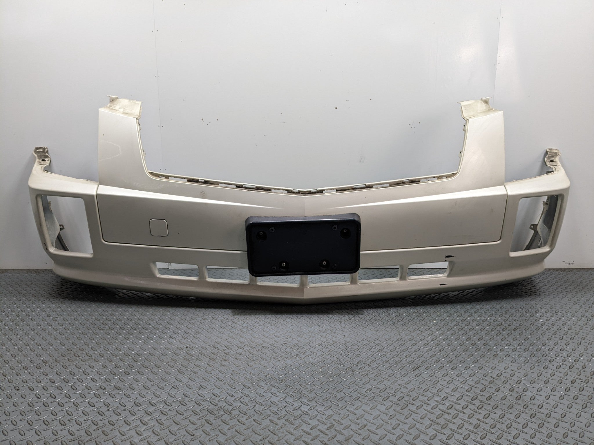 04 - 2009 CADILLAC SRX OEM FRONT BUMPER COVER PANEL ASSEMBLY WHITE DIAMOND PEARL