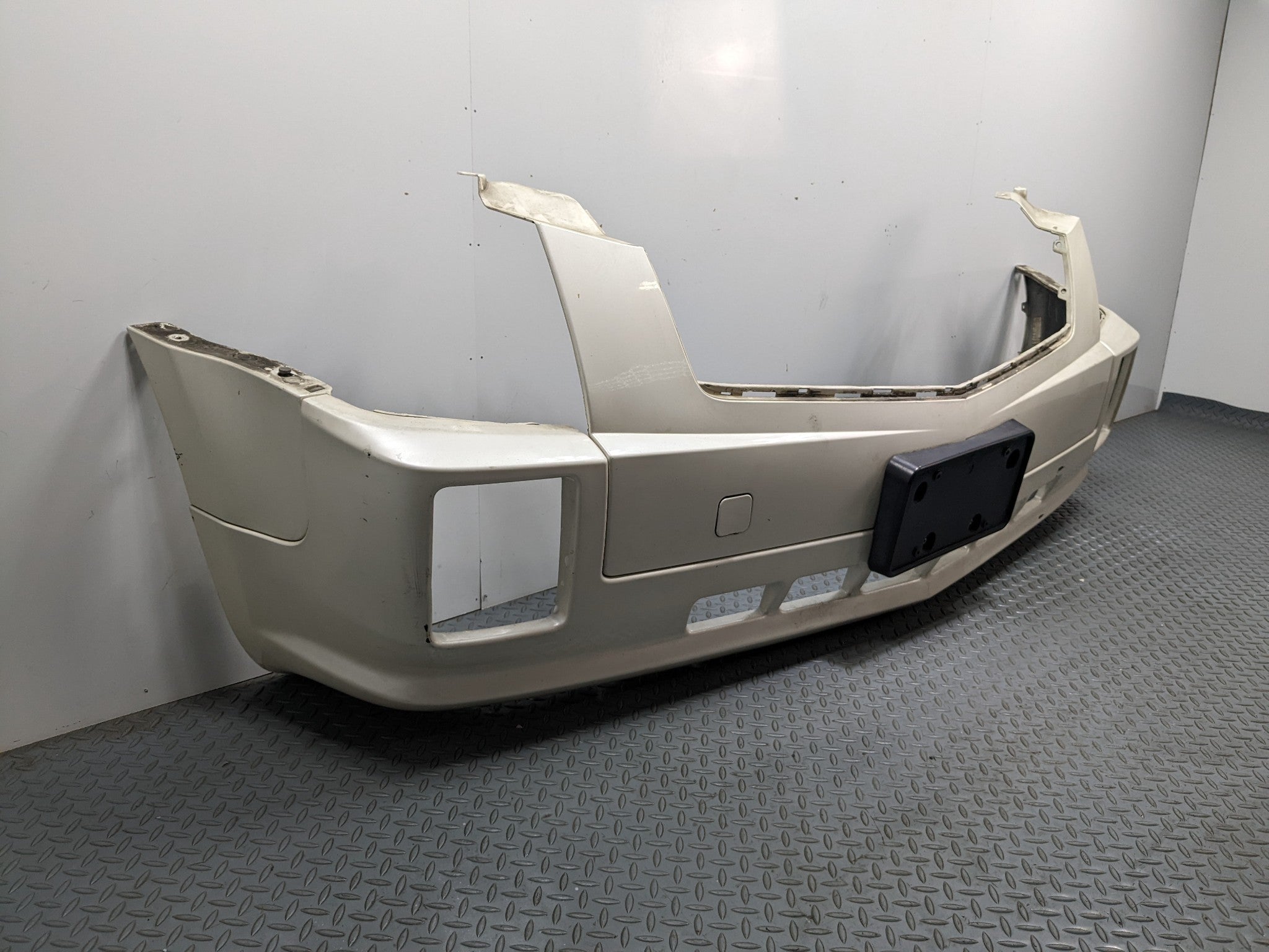 04 - 2009 CADILLAC SRX OEM FRONT BUMPER COVER PANEL ASSEMBLY WHITE DIAMOND PEARL
