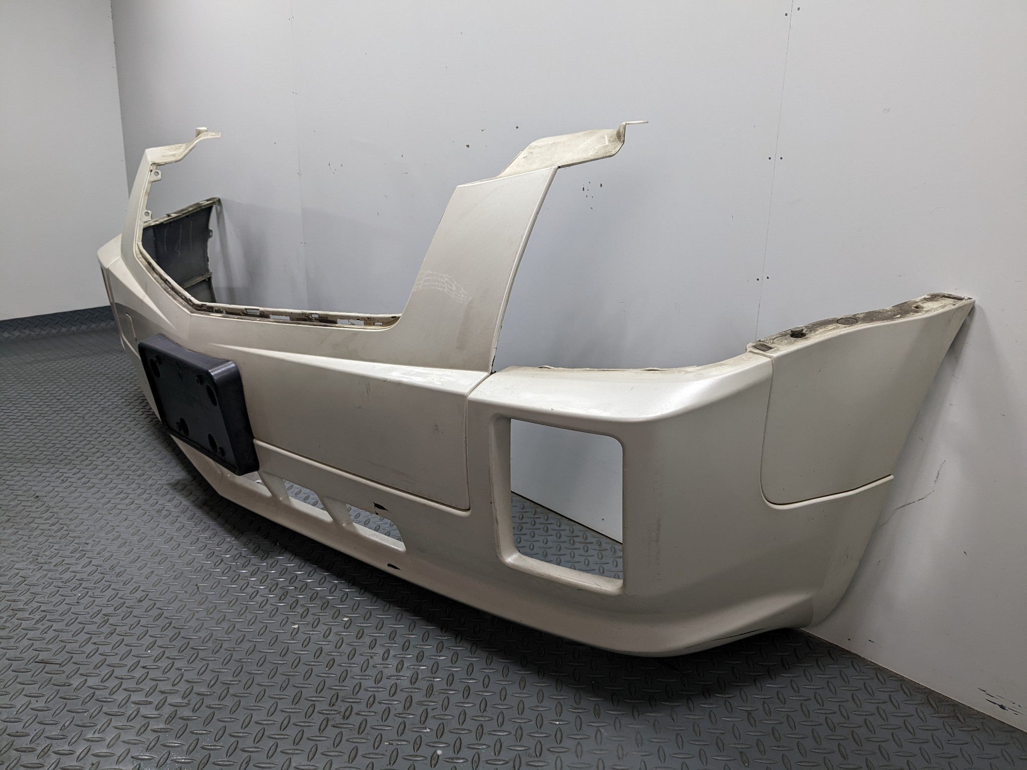 04 - 2009 CADILLAC SRX OEM FRONT BUMPER COVER PANEL ASSEMBLY WHITE DIAMOND PEARL