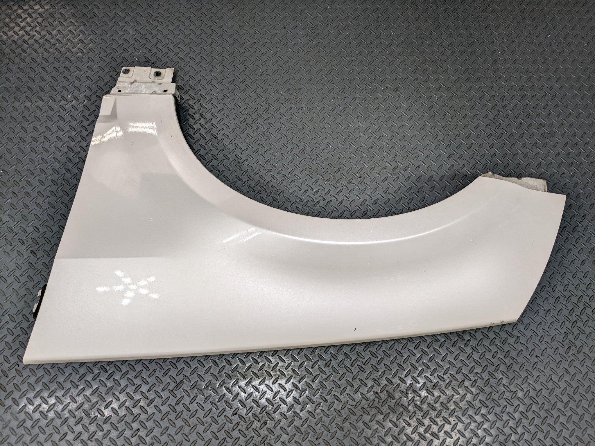 2004 - 2009 CADILLAC SRX OEM FENDER COVER PANEL FRONT LEFT DRIVER SIDE