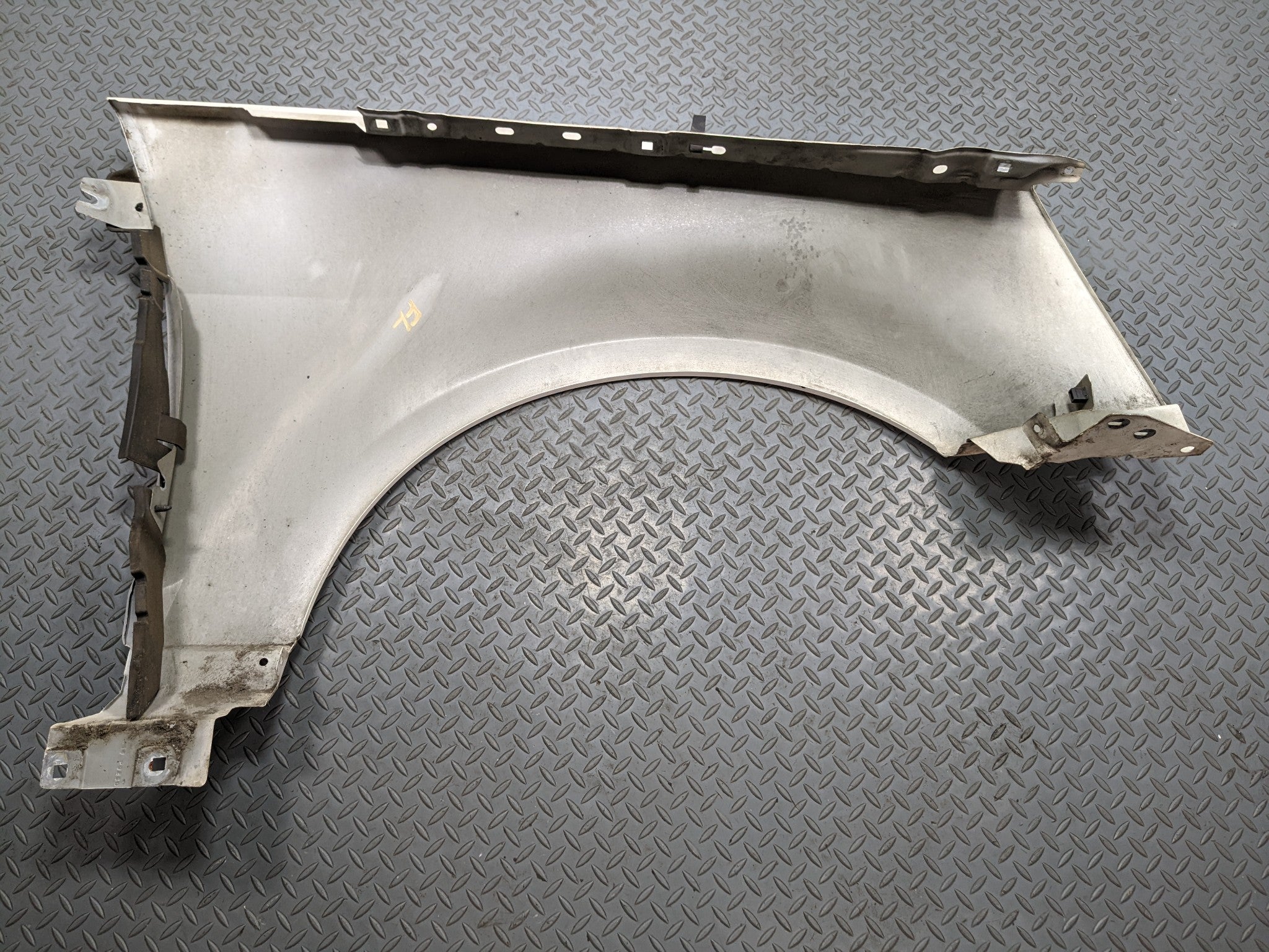 2004 - 2009 CADILLAC SRX OEM FENDER COVER PANEL FRONT LEFT DRIVER SIDE