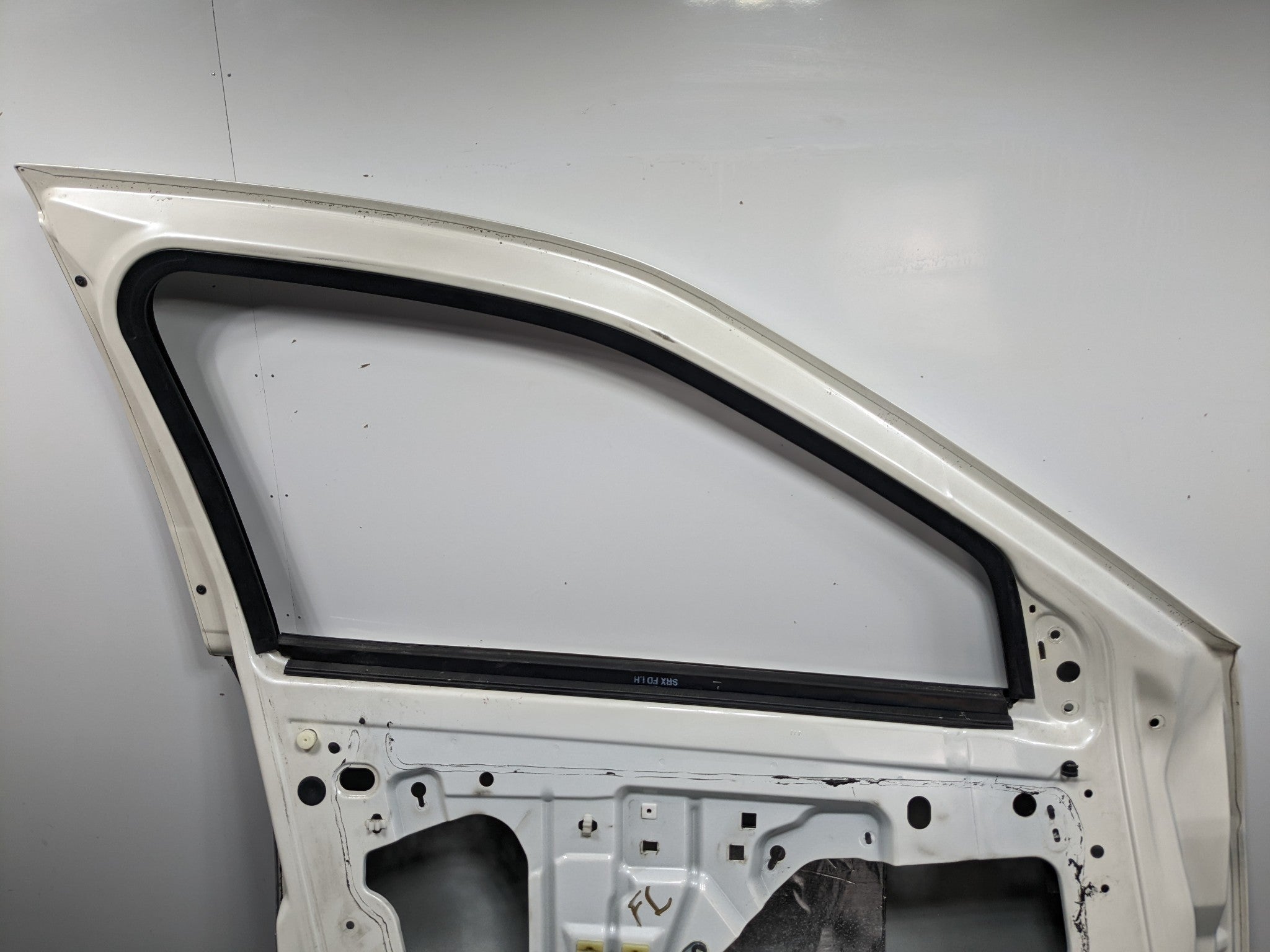 04 - 09 CADILLAC SRX OEM DOOR SHELL PANEL WHITE DIAMOND PEARL FRONT LEFT SIDE