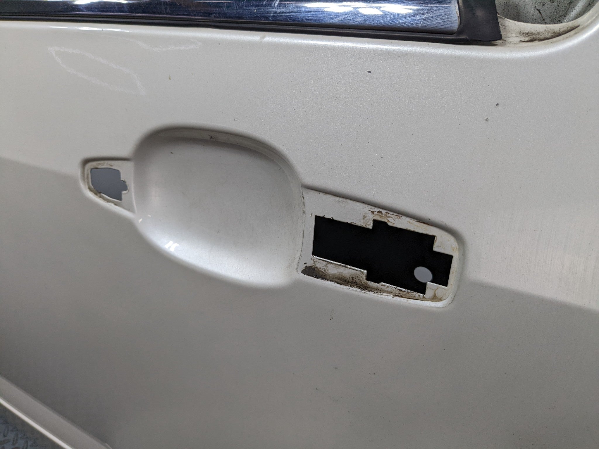 04 - 09 CADILLAC SRX OEM DOOR SHELL PANEL WHITE DIAMOND PEARL REAR LEFT DRIVER