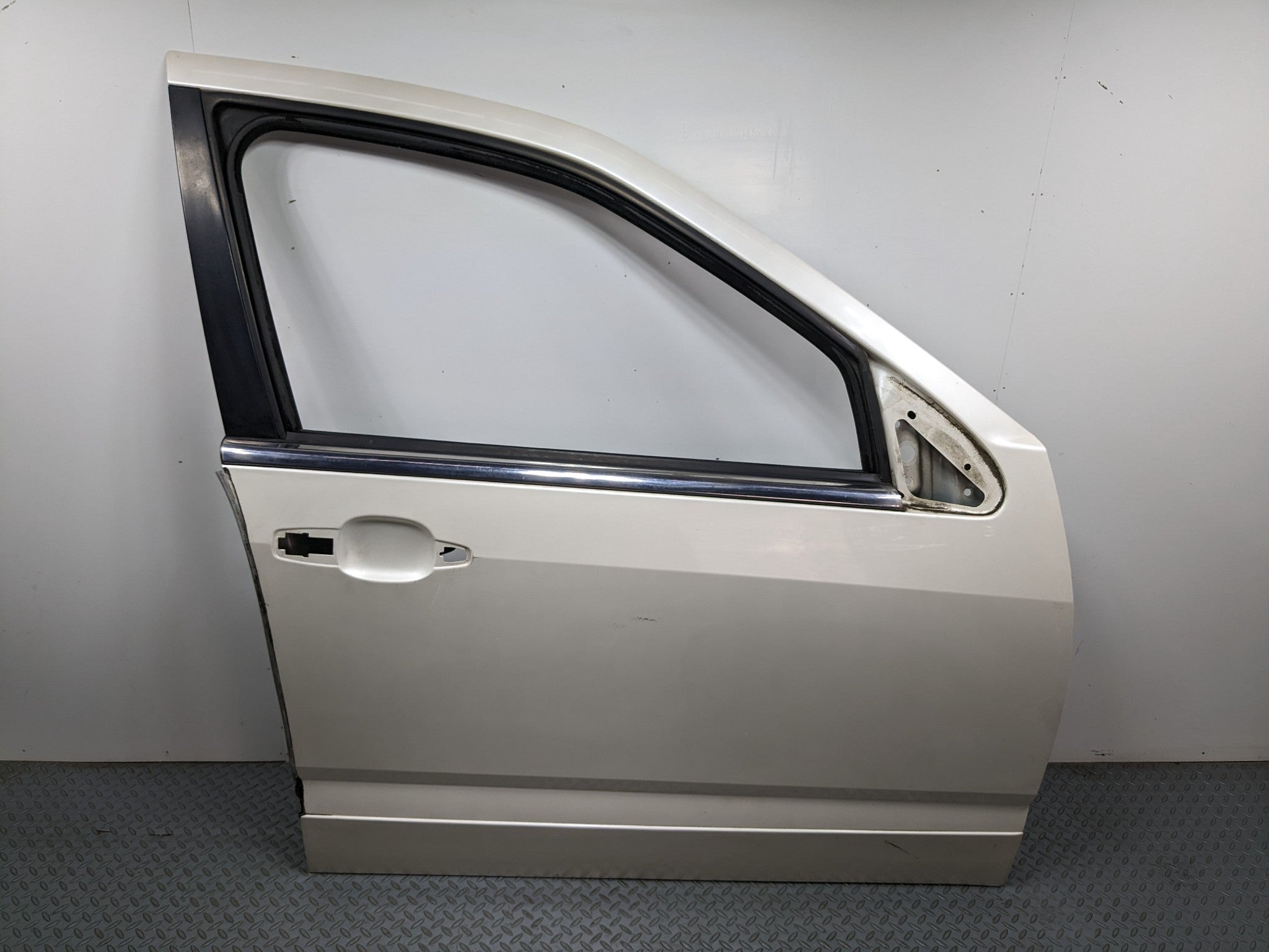 04 - 09 CADILLAC SRX OEM DOOR SHELL PANEL WHITE DIAMOND PEARL FRONT RIGHT SIDE