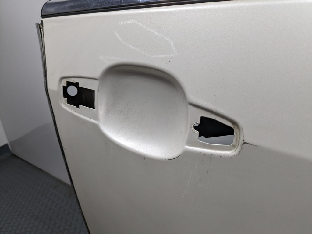 04 - 09 CADILLAC SRX OEM DOOR SHELL PANEL WHITE DIAMOND PEARL FRONT RIGHT SIDE