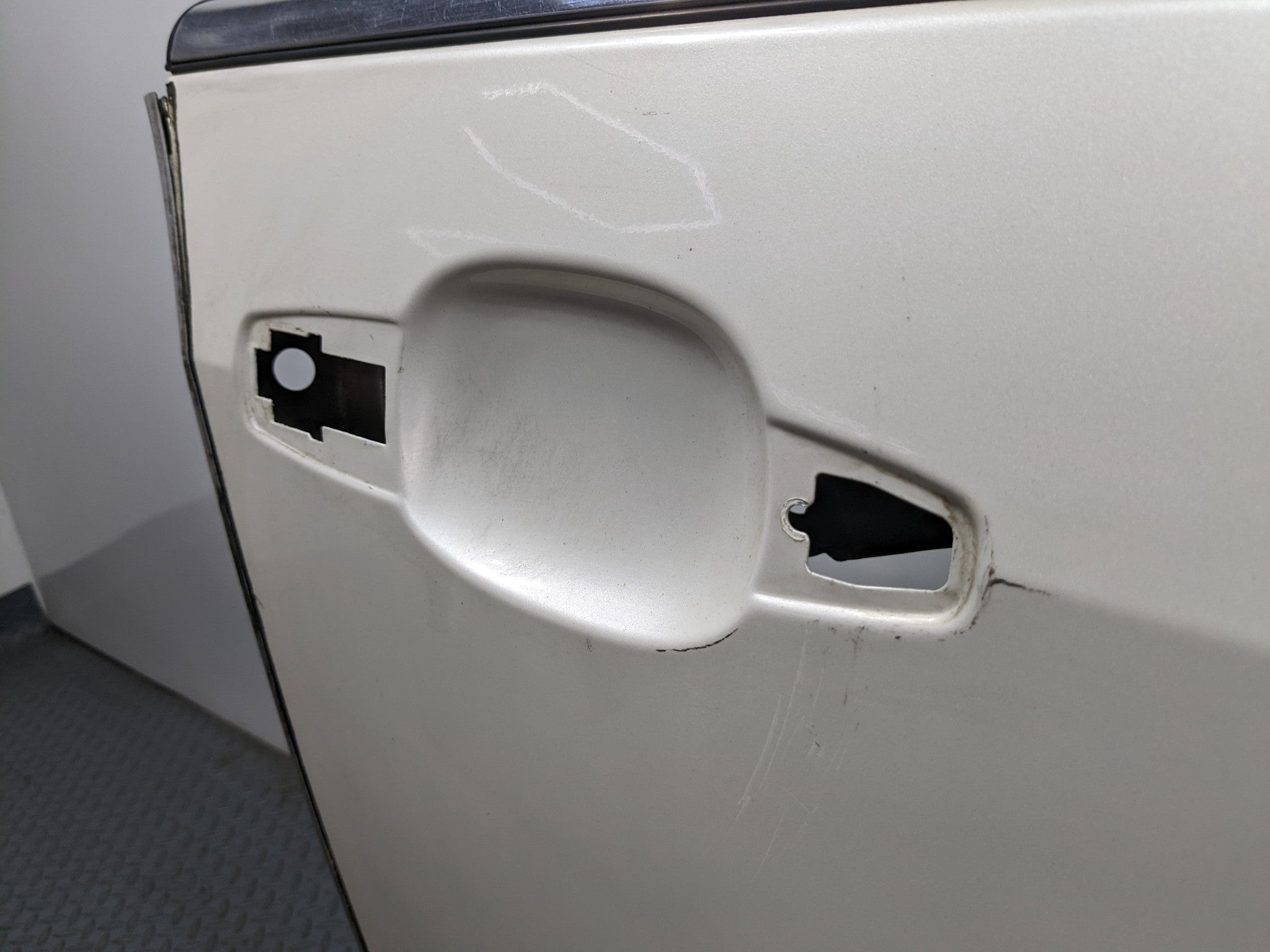 04 - 09 CADILLAC SRX OEM DOOR SHELL PANEL WHITE DIAMOND PEARL FRONT RIGHT SIDE