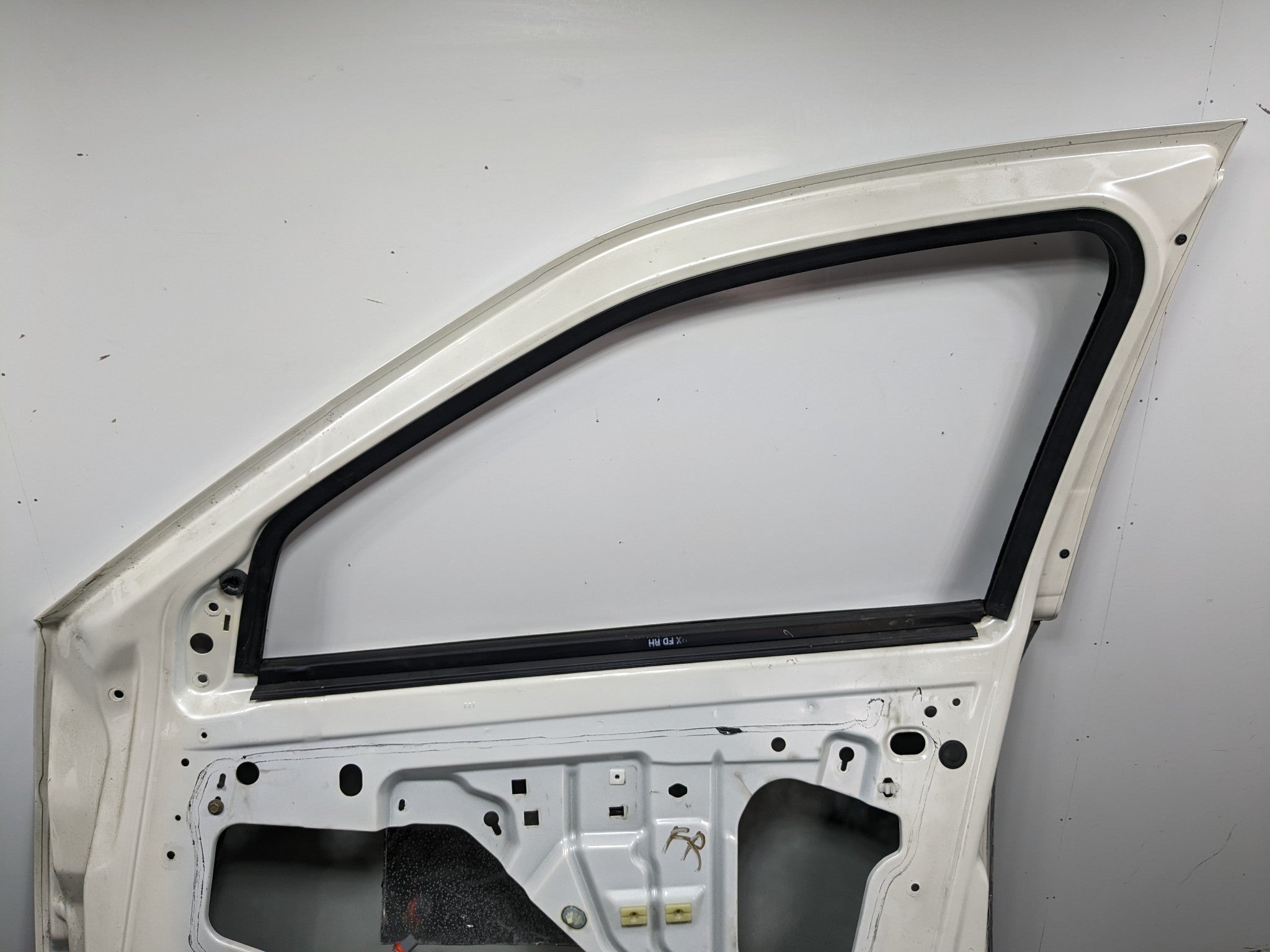 04 - 09 CADILLAC SRX OEM DOOR SHELL PANEL WHITE DIAMOND PEARL FRONT RIGHT SIDE