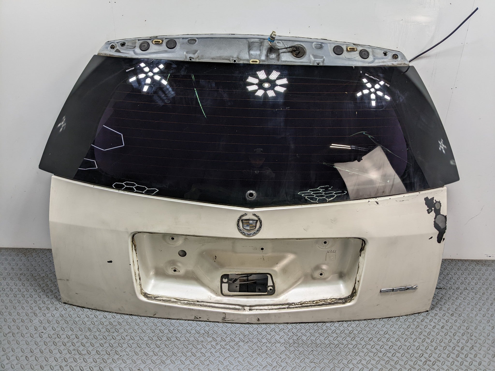 04 - 09 CADILLAC SRX OEM REAR TAILGATE LIFTGATE SHELL PANEL WITH GLASS ASSEMBLY