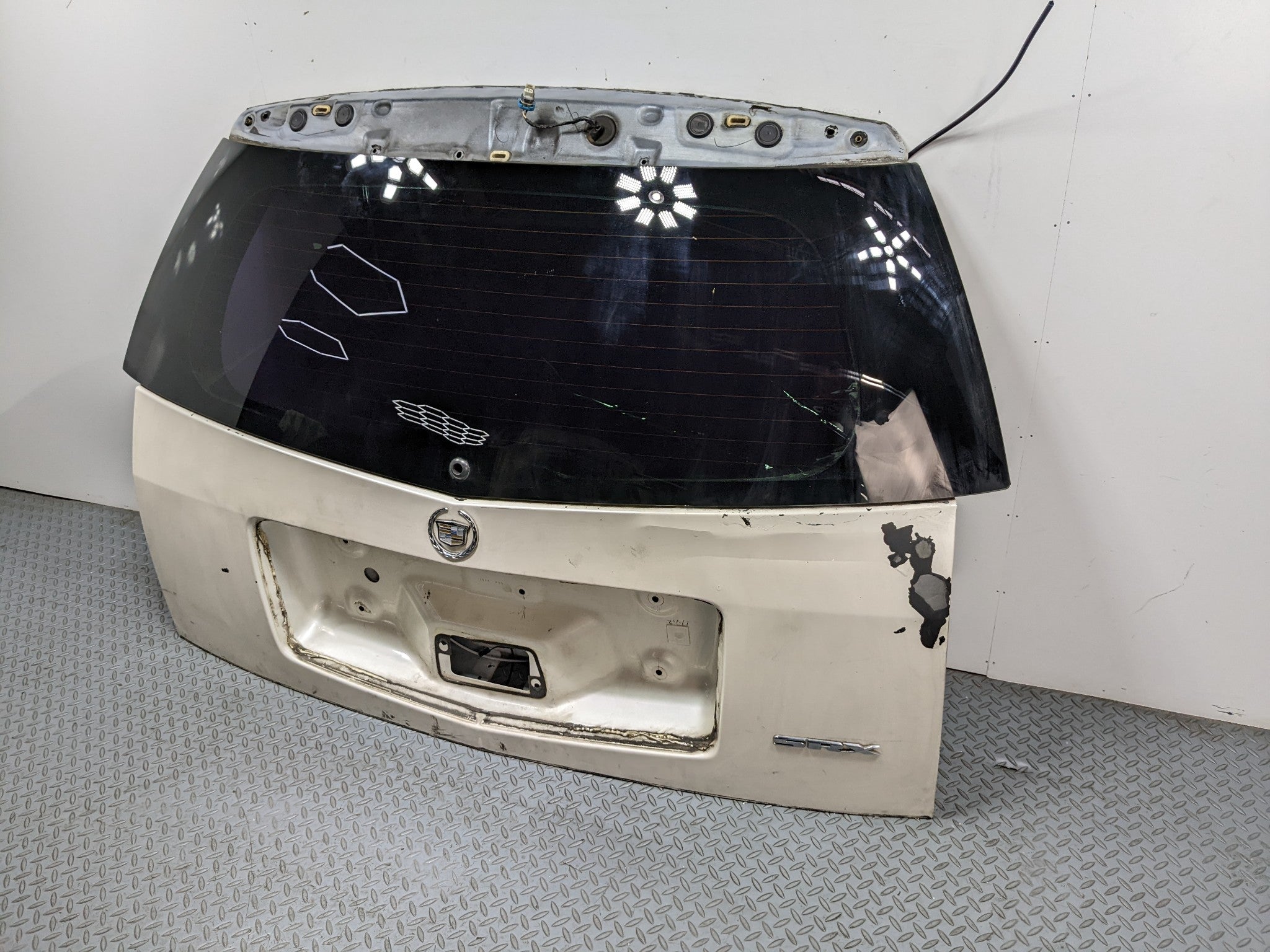 04 - 09 CADILLAC SRX OEM REAR TAILGATE LIFTGATE SHELL PANEL WITH GLASS ASSEMBLY