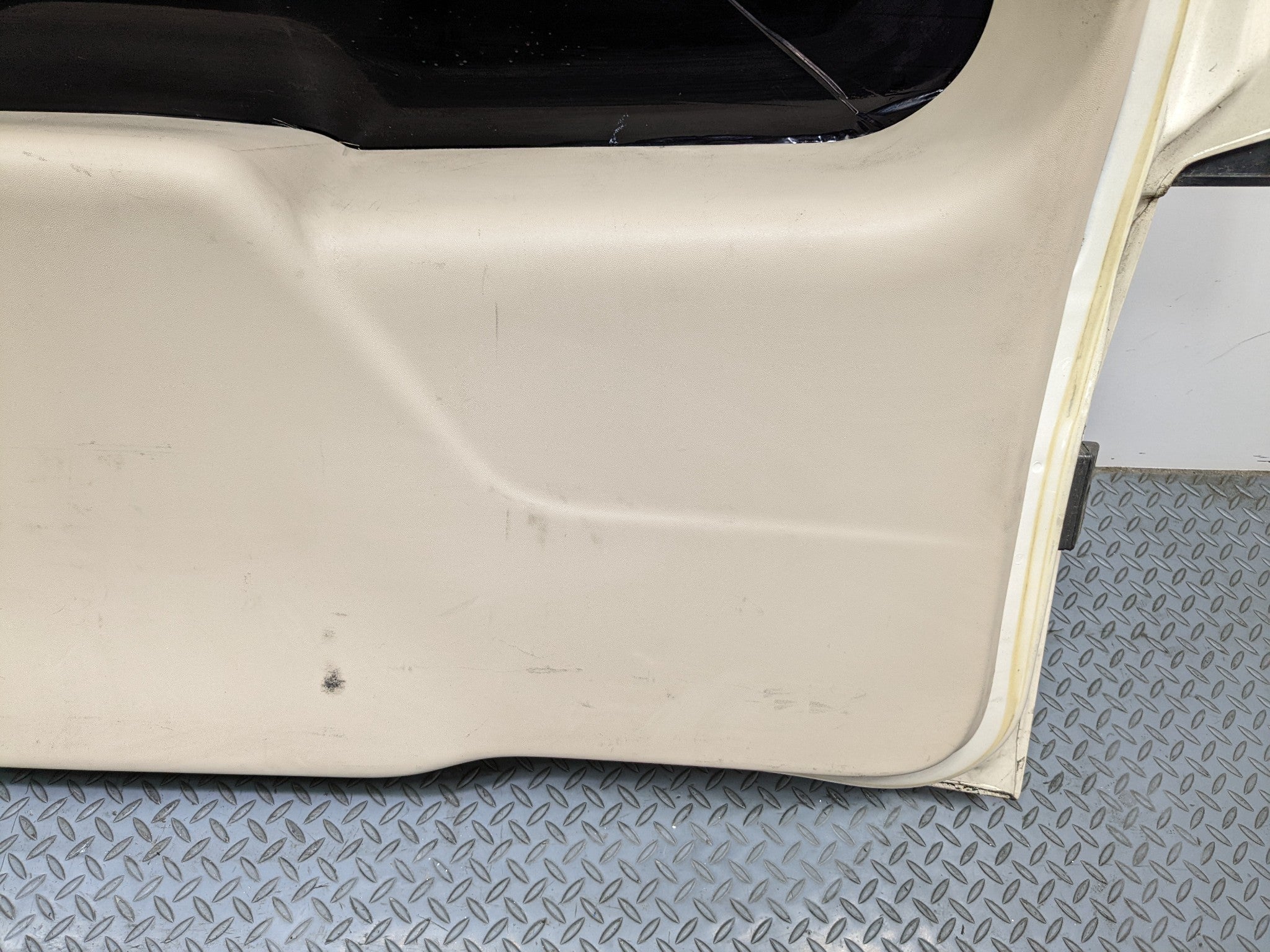 04 - 09 CADILLAC SRX OEM REAR TAILGATE LIFTGATE SHELL PANEL WITH GLASS ASSEMBLY