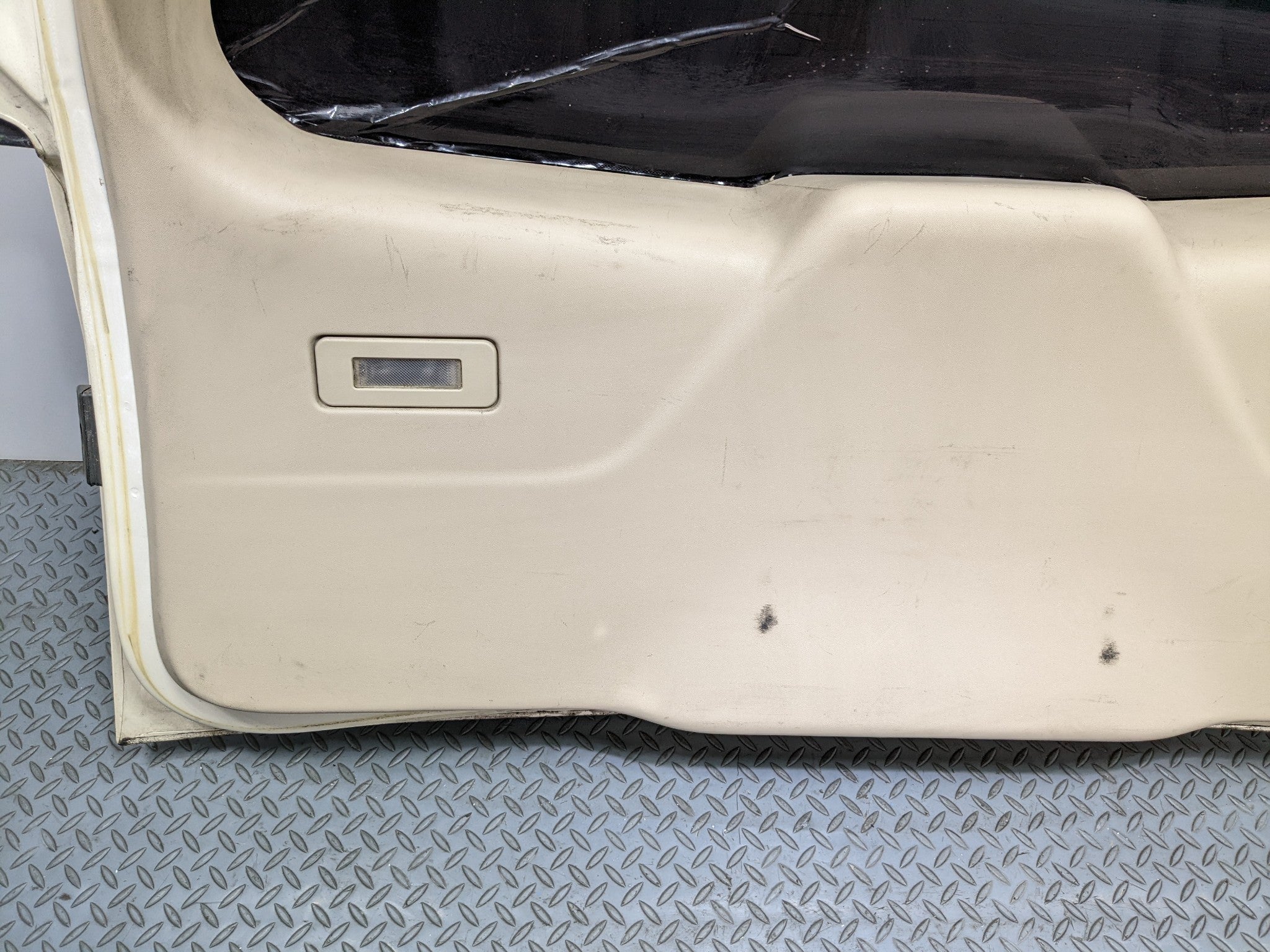 04 - 09 CADILLAC SRX OEM REAR TAILGATE LIFTGATE SHELL PANEL WITH GLASS ASSEMBLY