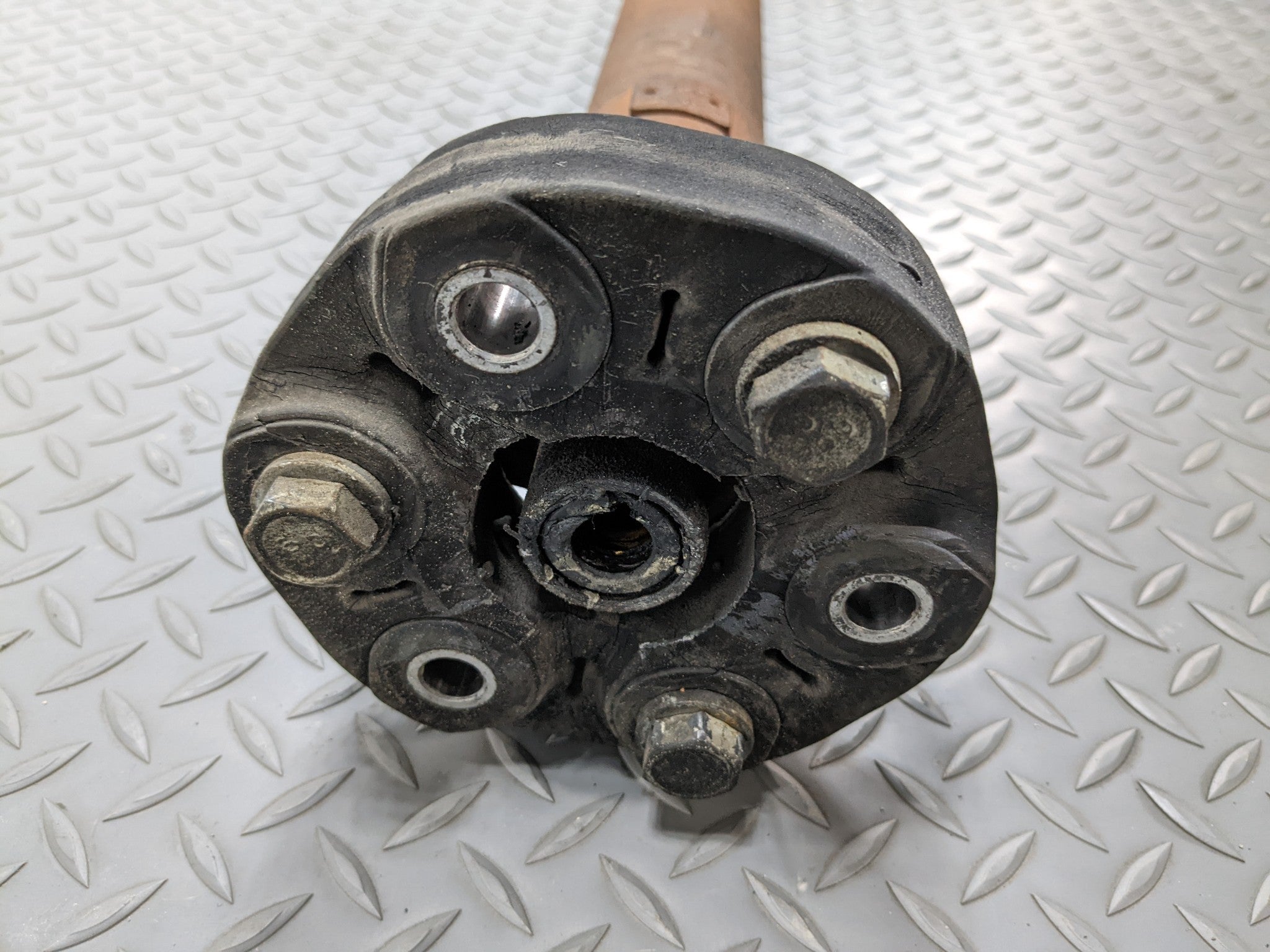 2004 - 2009 CADILLAC SRX OEM REAR DRIVE SHAFT CARDAN PROPELLER ASSEMBLY