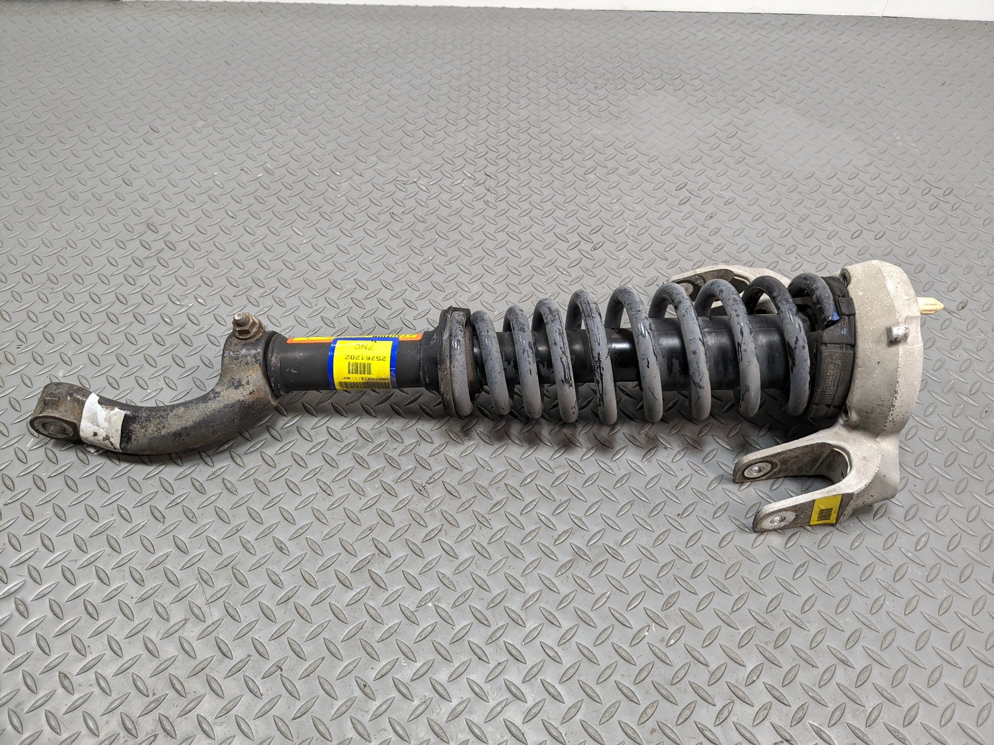 2004 - 2009 CADILLAC SRX OEM SHOCK ABSORBER STRUT ASSEMBLY FRONT RIGHT SIDE