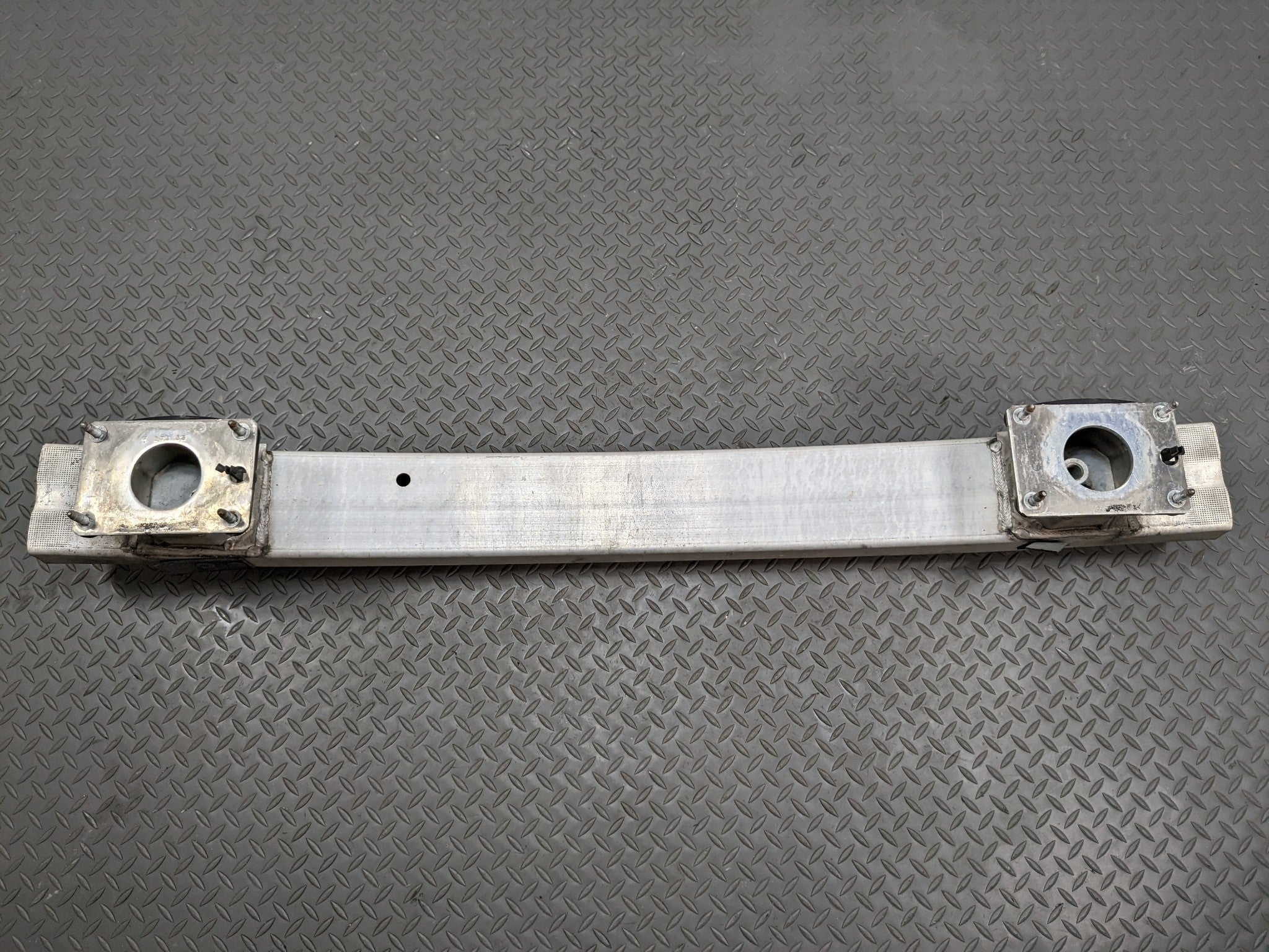 04 - 09 CADILLAC SRX OEM FRONT BUMPER REINFORCEMENT IMPACT BAR WITHOUT TOW HOOKS