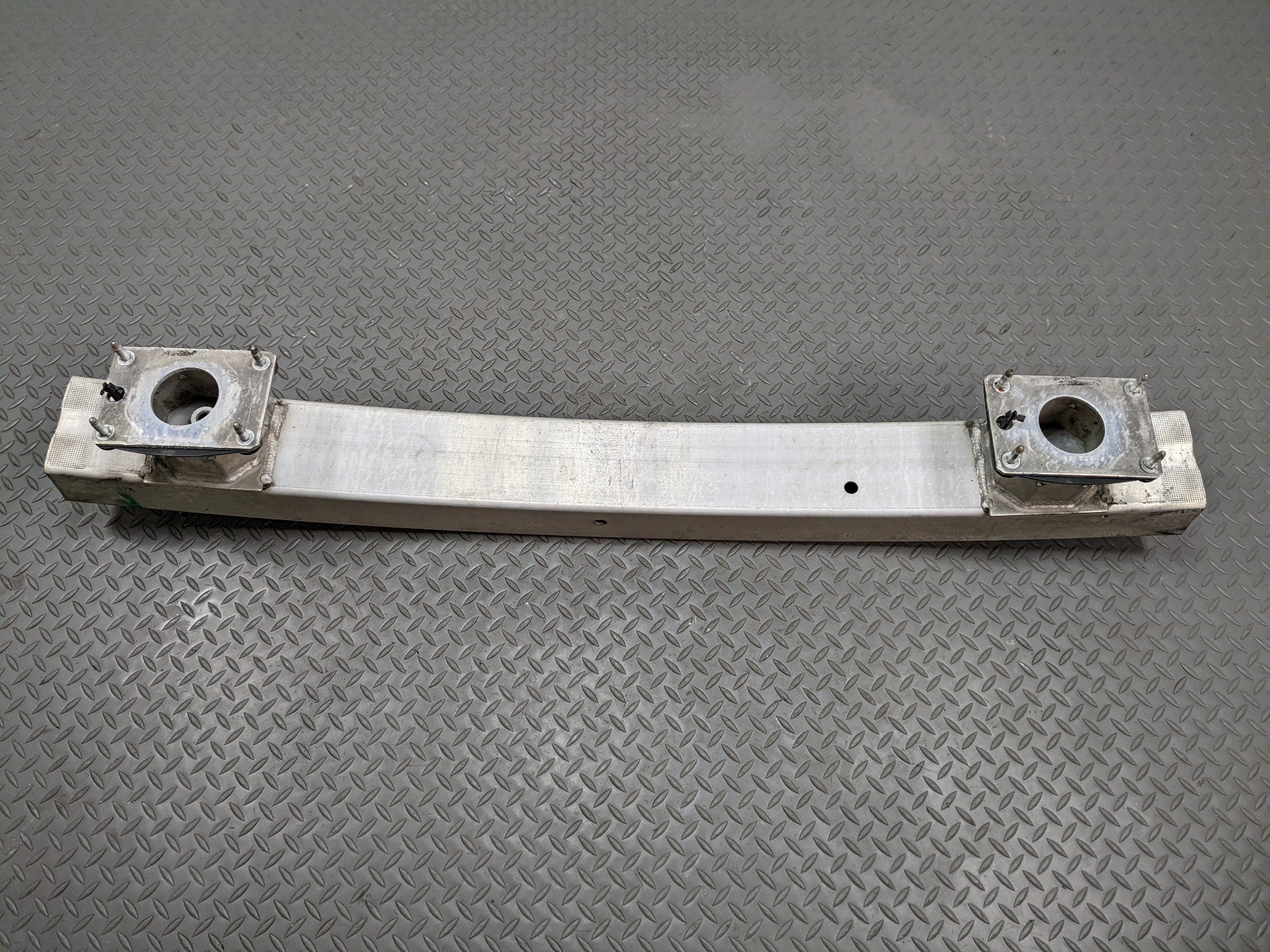 04 - 09 CADILLAC SRX OEM FRONT BUMPER REINFORCEMENT IMPACT BAR WITHOUT TOW HOOKS