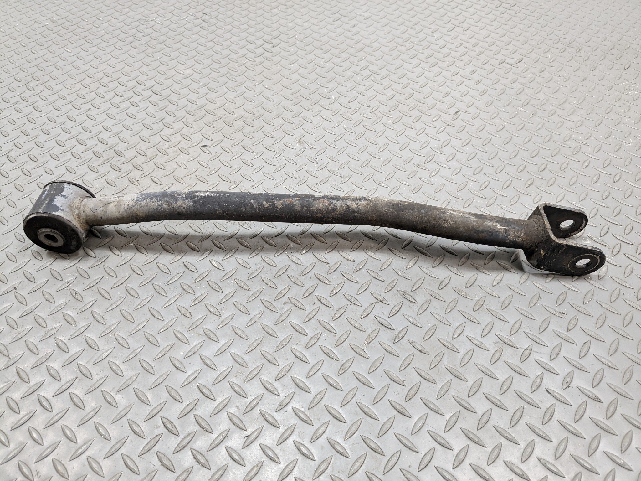 04 - 09 CADILLAC SRX OEM TRAILING LOWER CONTROL ARM REAR RIGHT PASSENGER SIDE