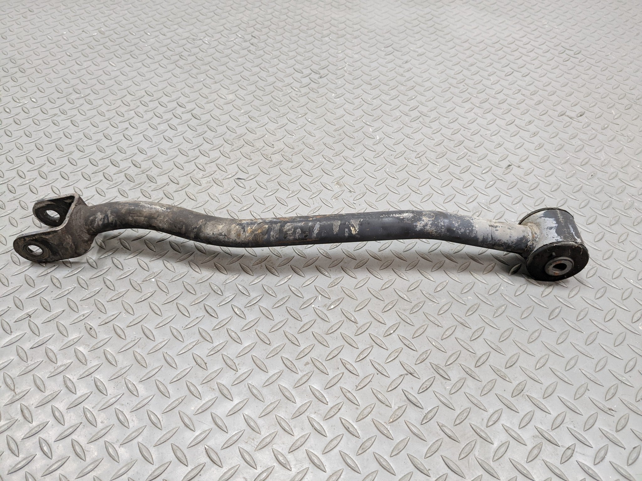 04 - 09 CADILLAC SRX OEM TRAILING LOWER CONTROL ARM REAR RIGHT PASSENGER SIDE