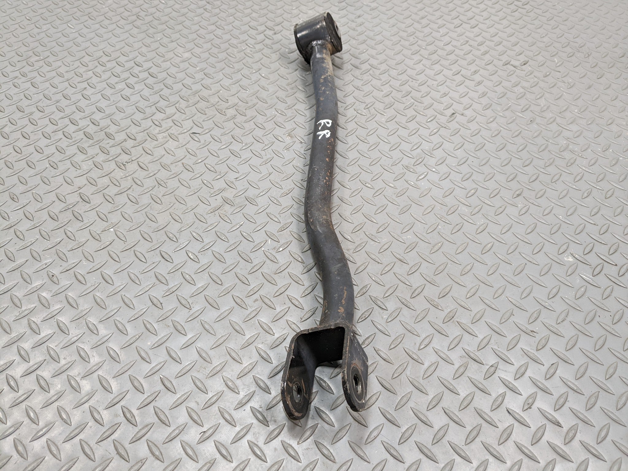 04 - 09 CADILLAC SRX OEM TRAILING LOWER CONTROL ARM REAR RIGHT PASSENGER SIDE
