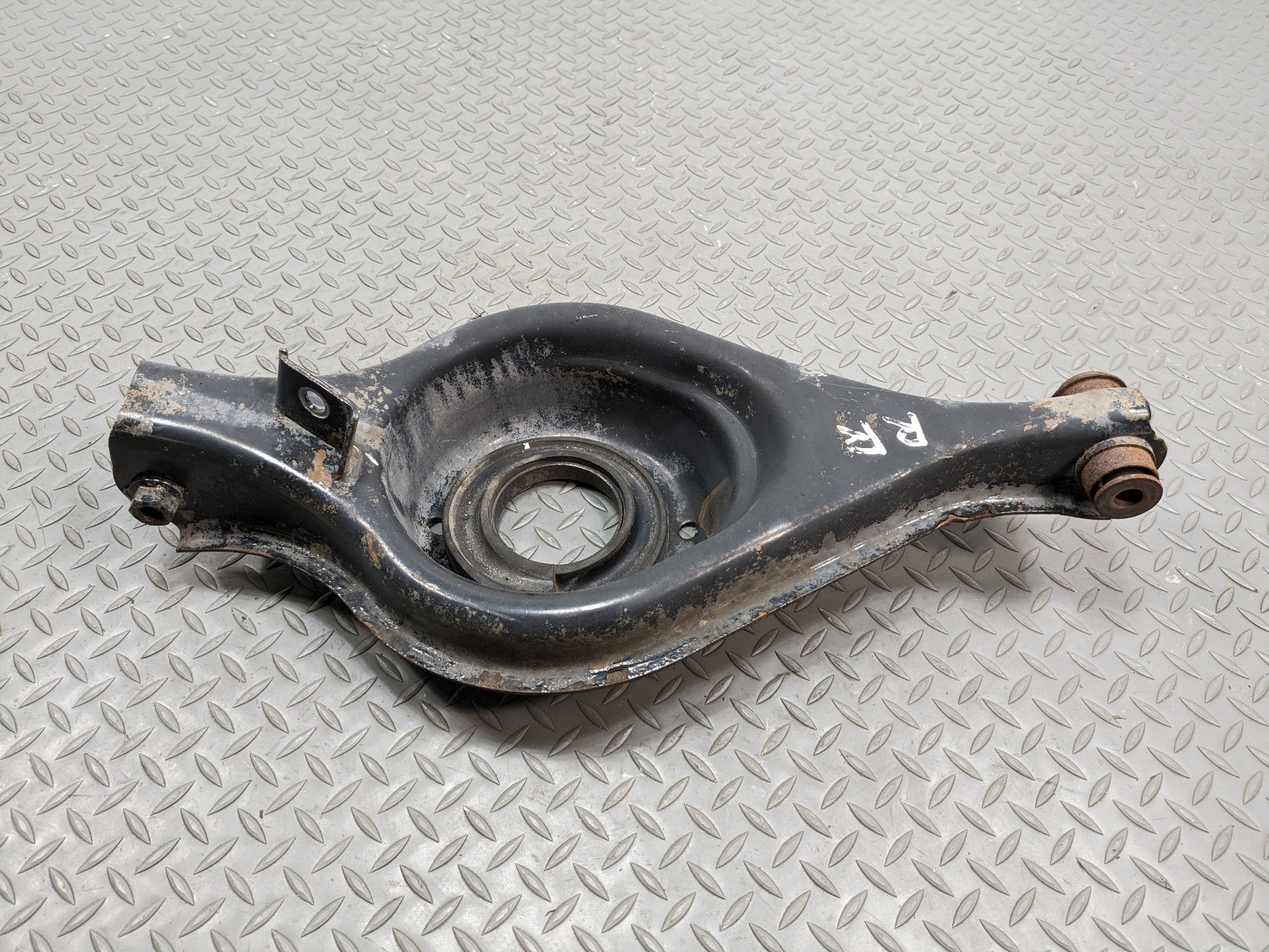 2004 - 2009 CADILLAC SRX OEM LOWER CONTROL ARM REAR RIGHT PASSENGER SIDE