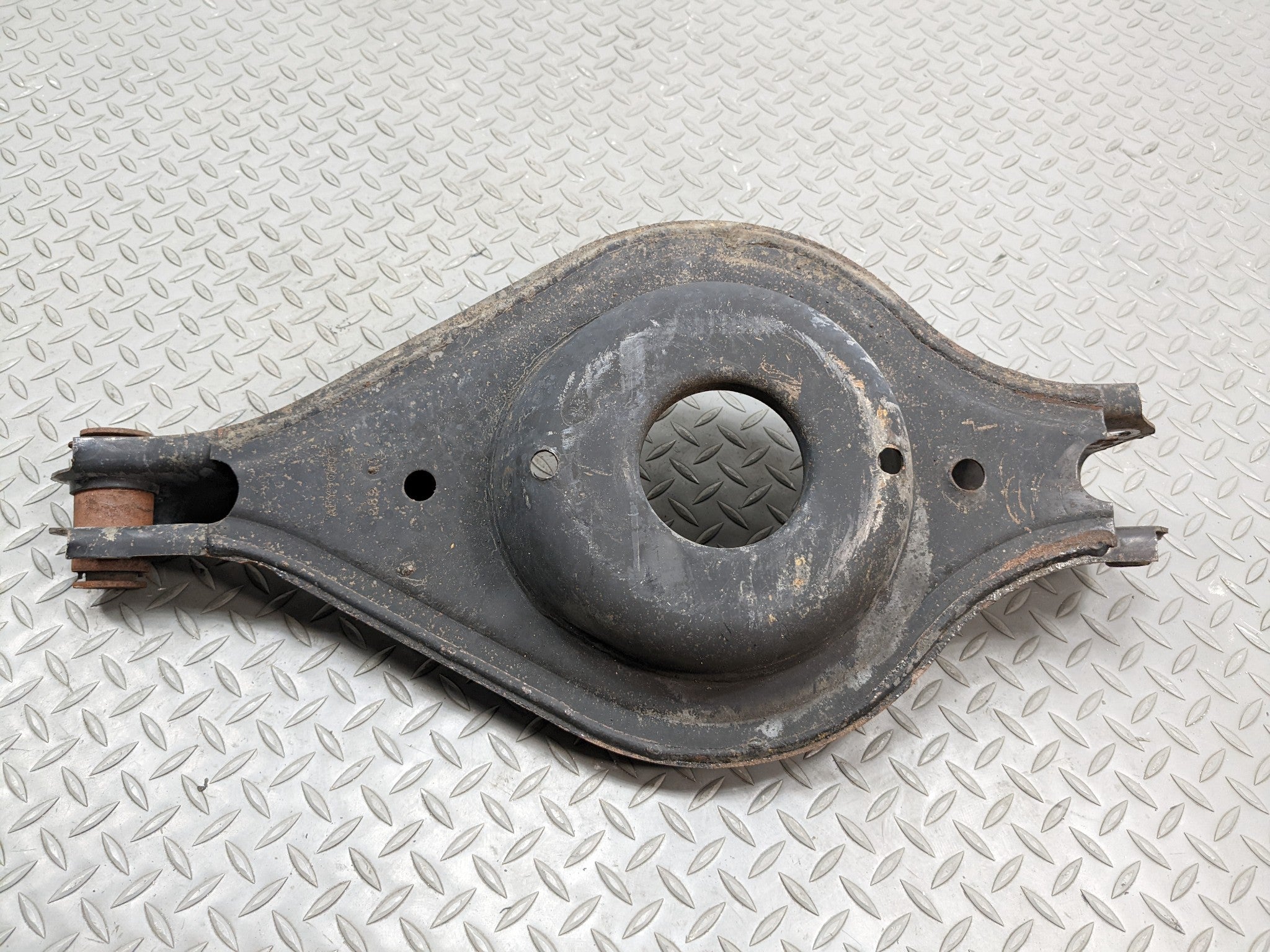 2004 - 2009 CADILLAC SRX OEM LOWER CONTROL ARM REAR RIGHT PASSENGER SIDE