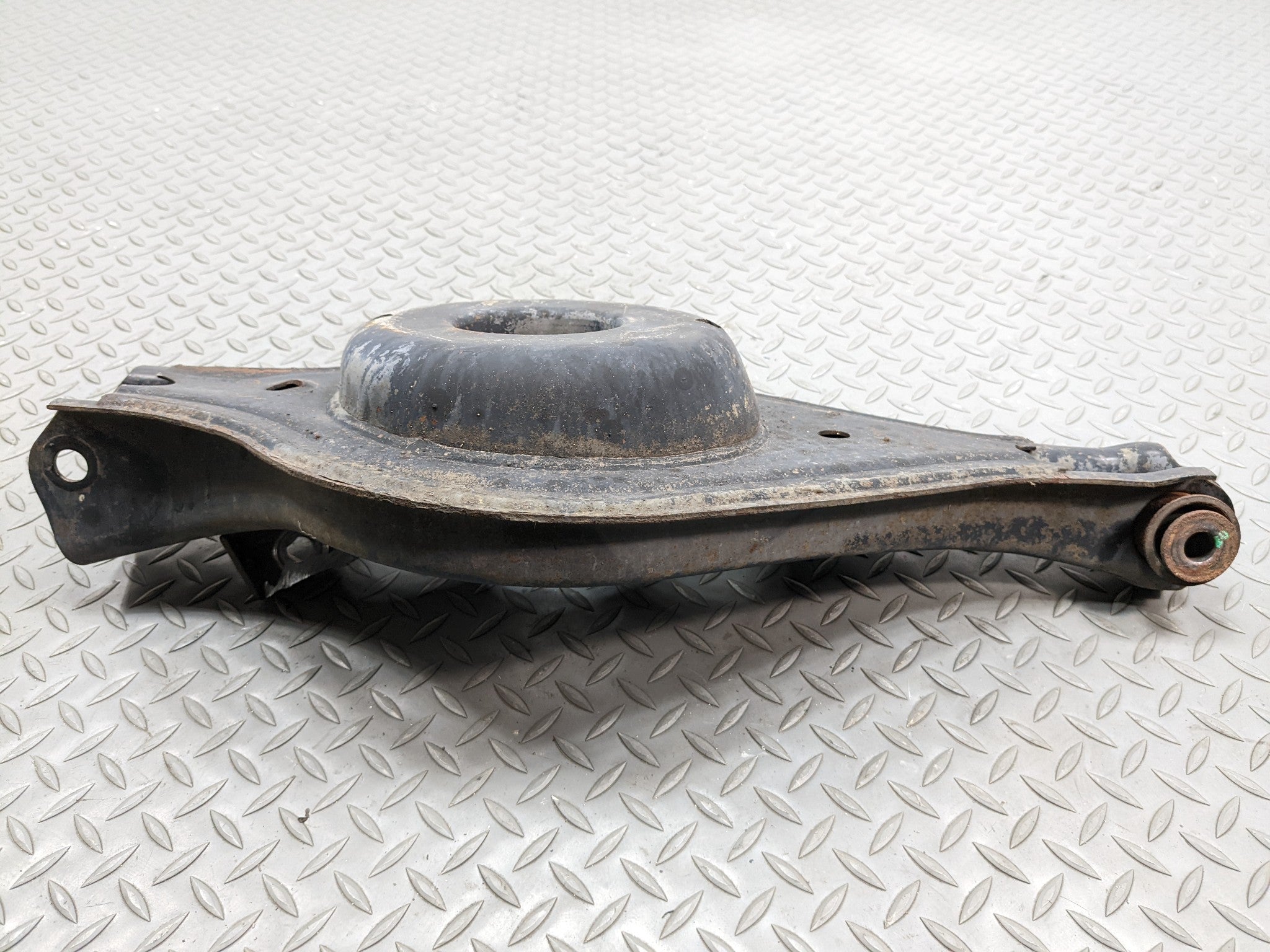 2004 - 2009 CADILLAC SRX OEM LOWER CONTROL ARM REAR RIGHT PASSENGER SIDE