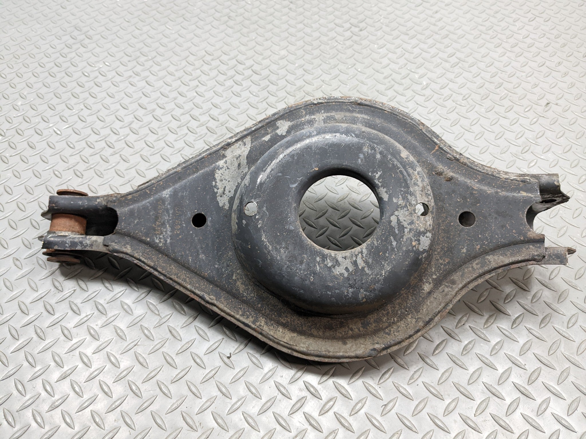 2004 - 2009 CADILLAC SRX OEM LOWER CONTROL ARM REAR LEFT DRIVER SIDE