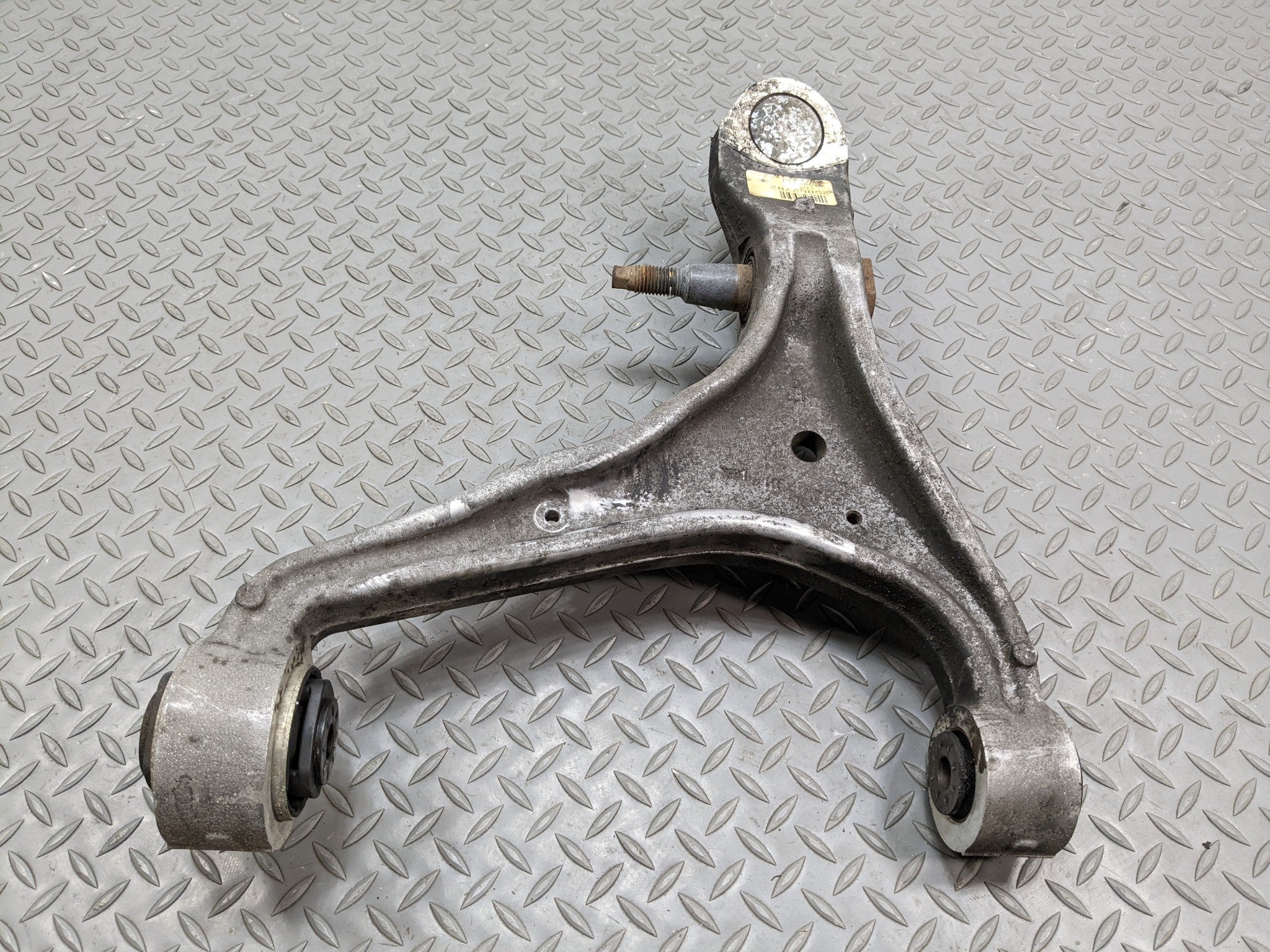 04 - 09 CADILLAC SRX OEM LOWER SUSPENSION CONTROL ARM FRONT LEFT PASSENGER SIDE
