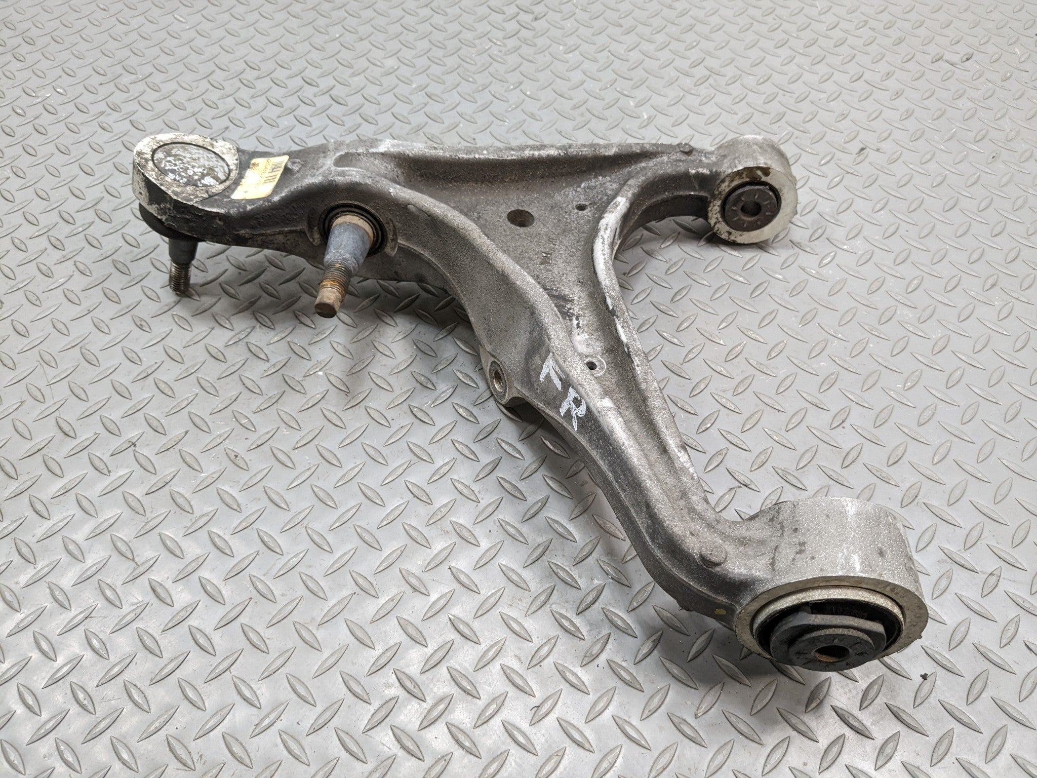 04 - 09 CADILLAC SRX OEM LOWER SUSPENSION CONTROL ARM FRONT LEFT PASSENGER SIDE