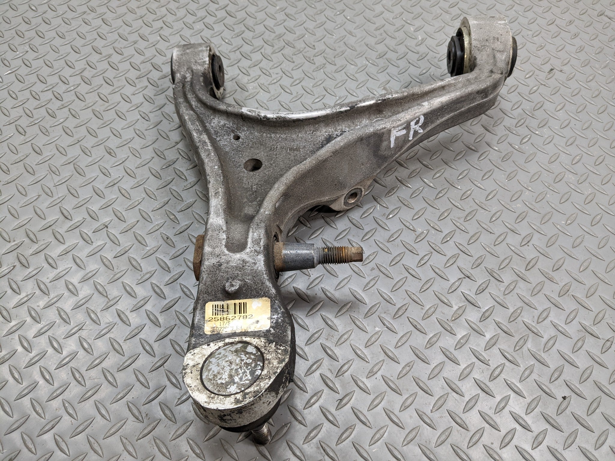 04 - 09 CADILLAC SRX OEM LOWER SUSPENSION CONTROL ARM FRONT LEFT PASSENGER SIDE
