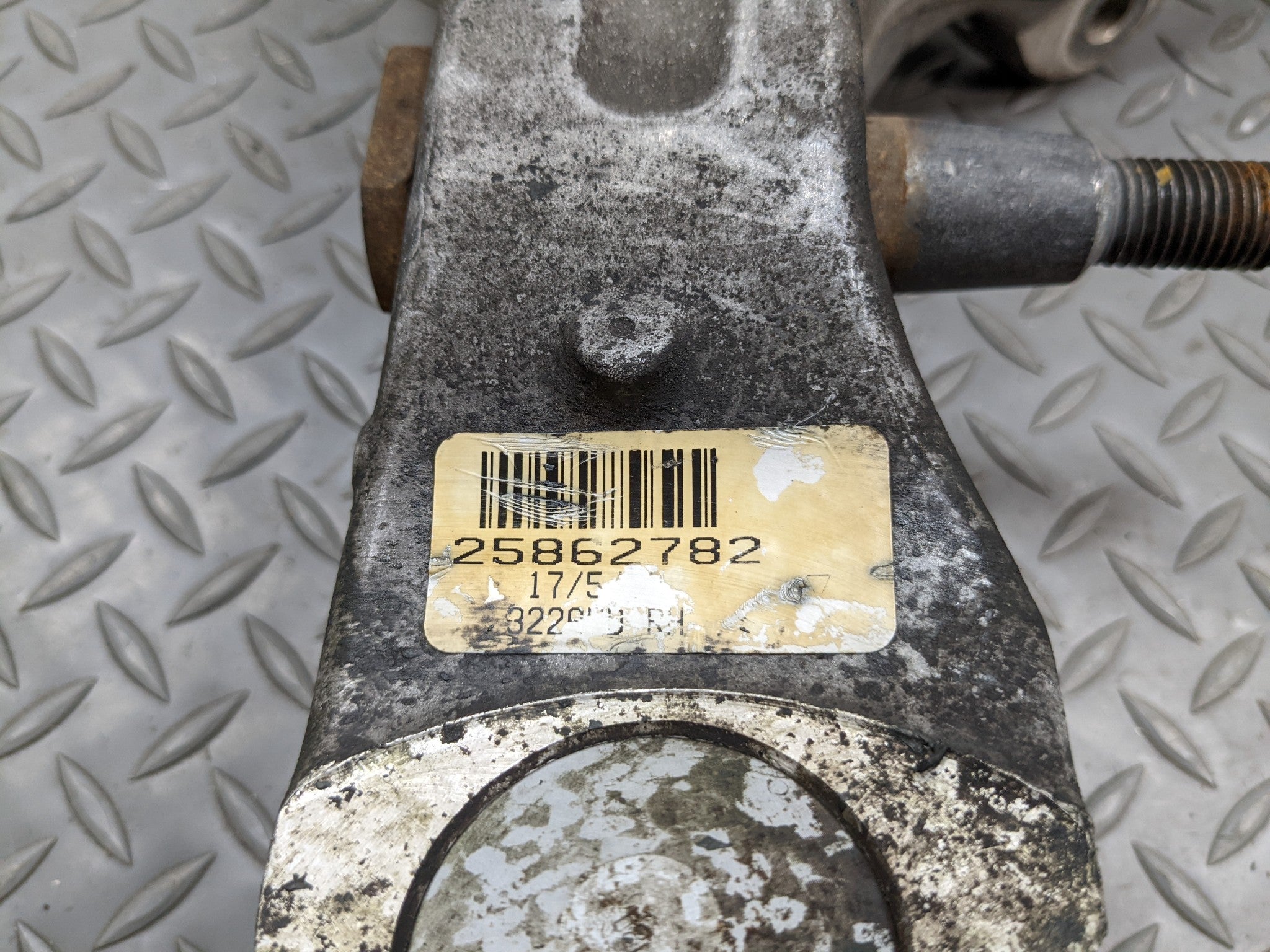 04 - 09 CADILLAC SRX OEM LOWER SUSPENSION CONTROL ARM FRONT LEFT PASSENGER SIDE
