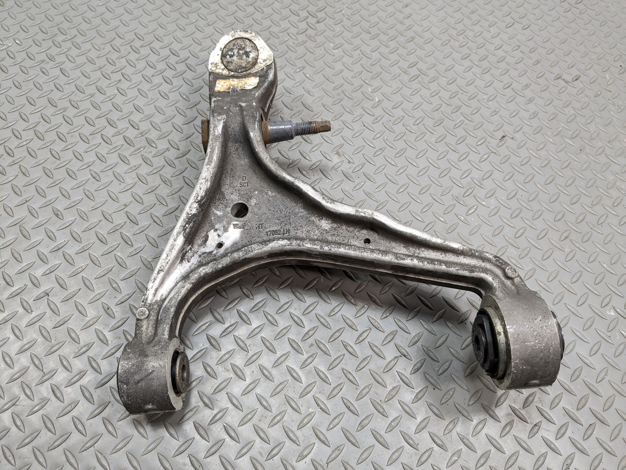 2004 - 2009 CADILLAC SRX OEM LOWER SUSPENSION CONTROL ARM FRONT LEFT DRIVER SIDE